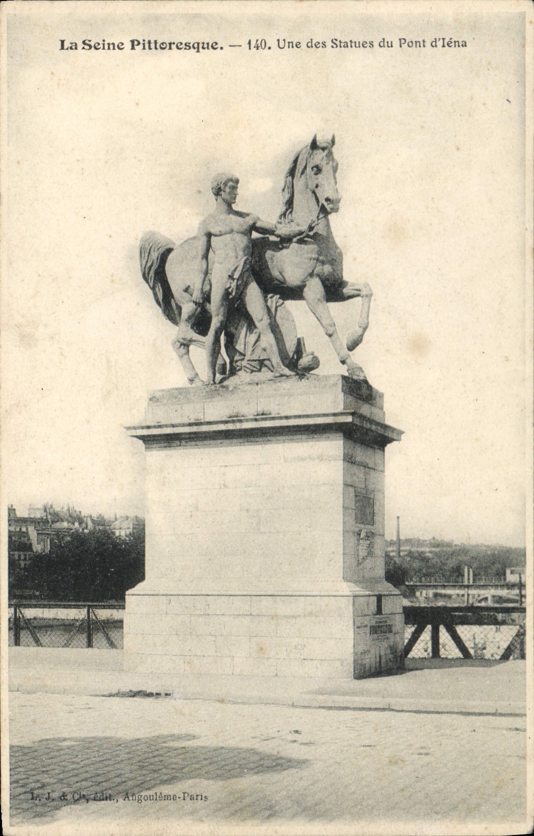 CPA La Seine Pittoresque Une des statues du Pont d'Iena