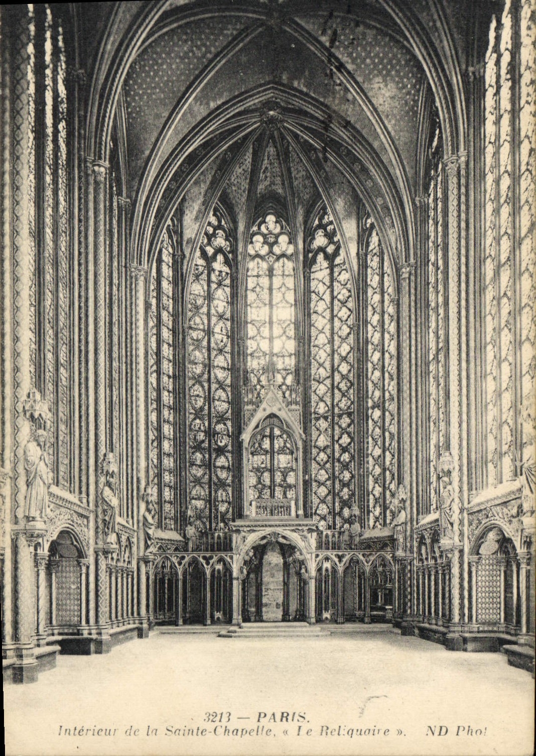 CPA Paris Interieur de la Sainte Chapelle le Reliquaire 