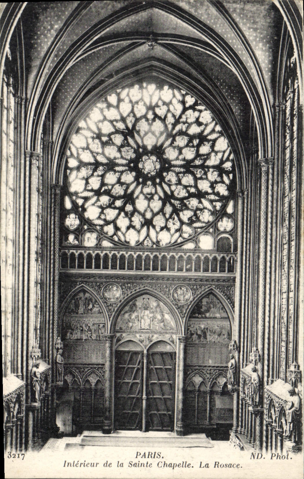 CPA Paris Interieur de la Sainte Chapelle La Rosace