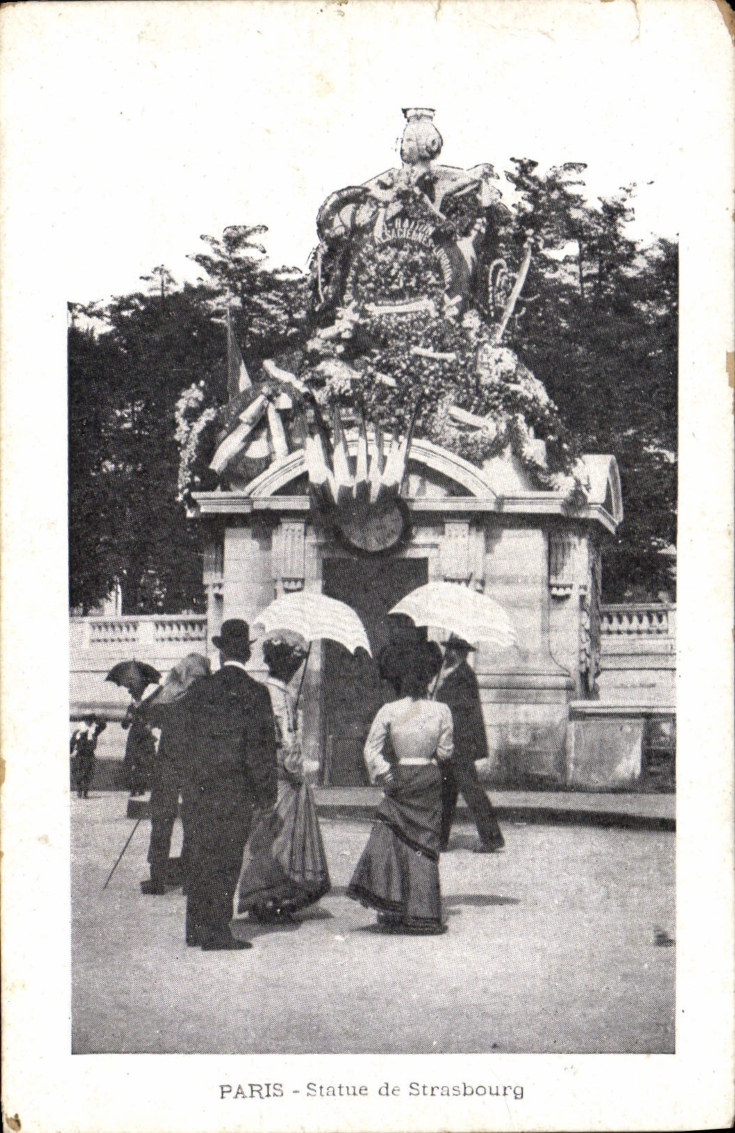 CPA Paris Statue de Strasbourg 
