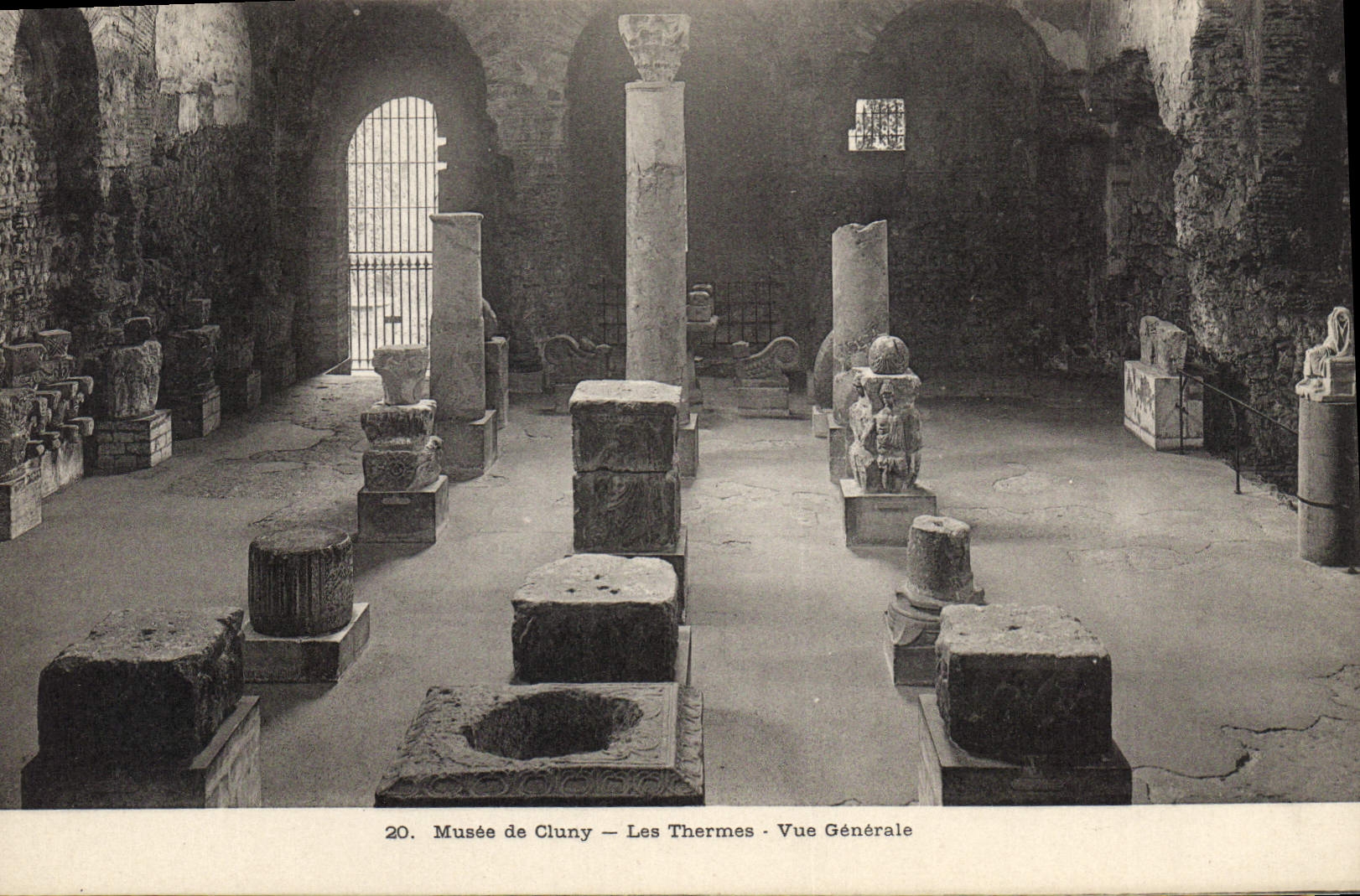 CPA Musee de Cluny les Thermes Vue generale 