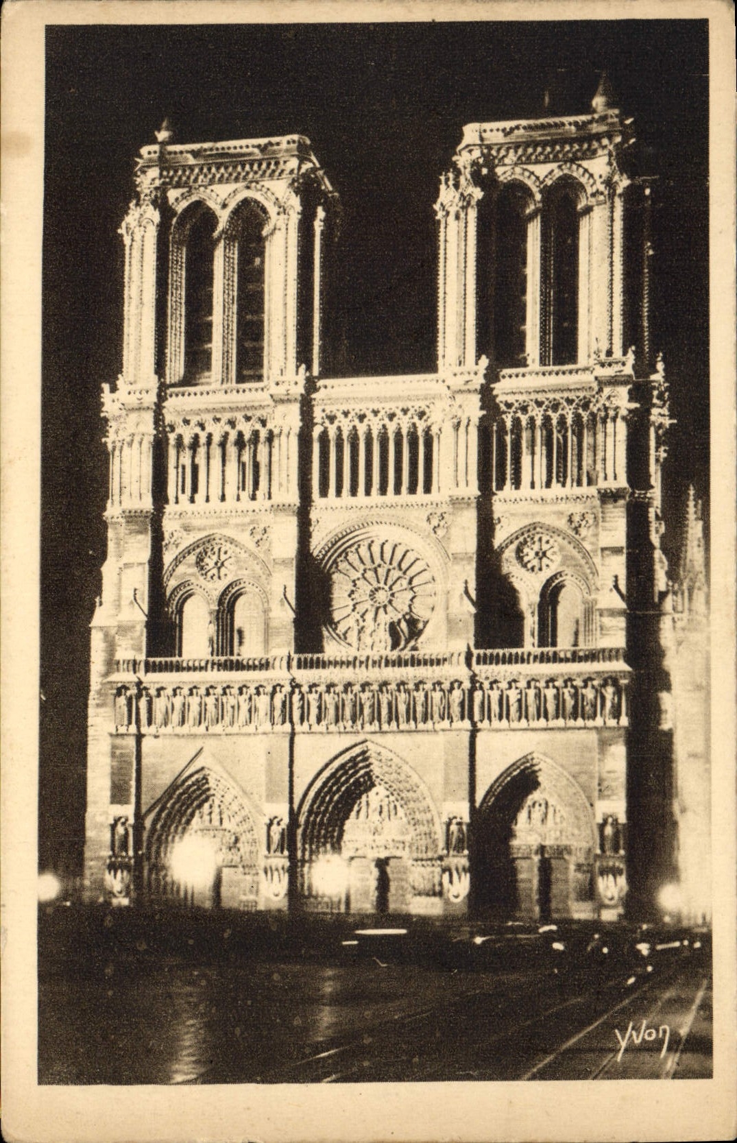 CPA Paris en flanant Notre Dame Illuminee