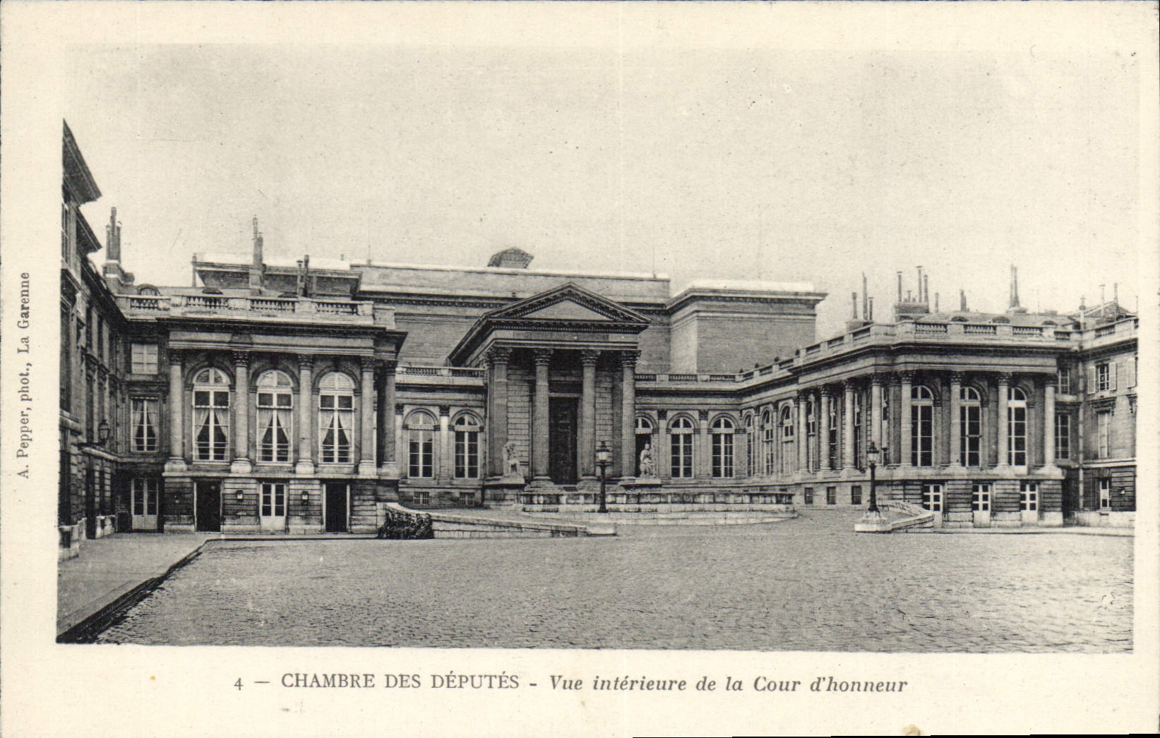 CPA Chambre des Deputes Vue interieure de la Cour d'honneur