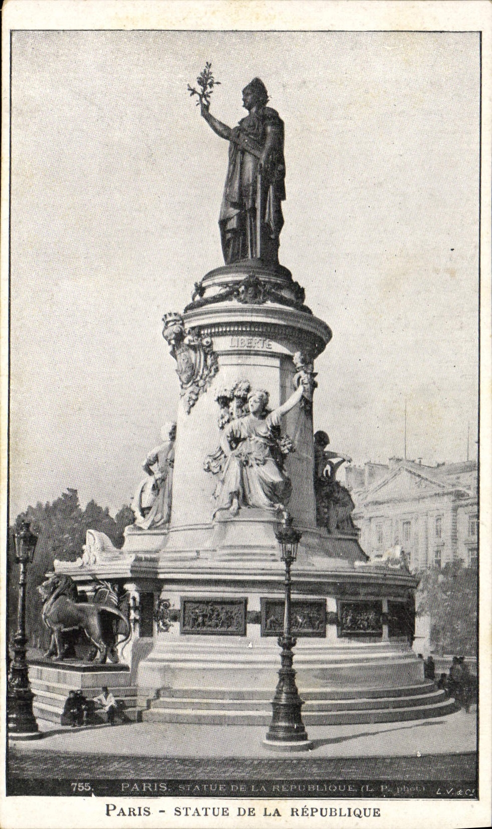 CPA Paris Statue de la Republique 