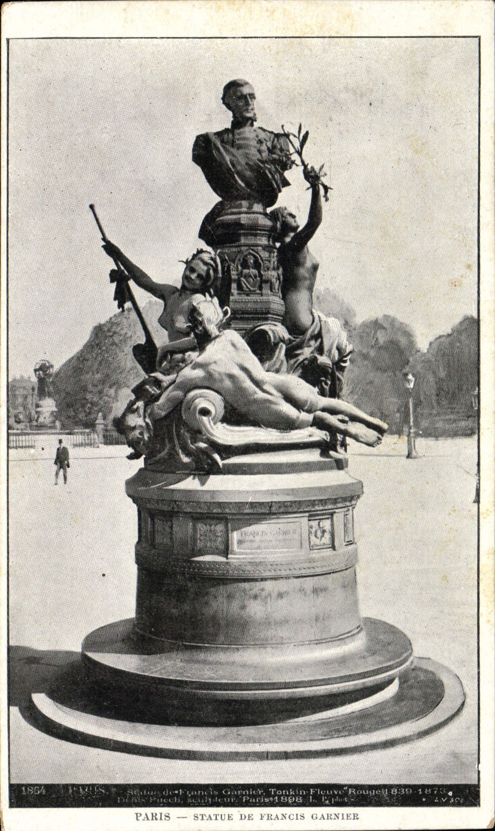 CPA Paris Statue de Francis Garnier 