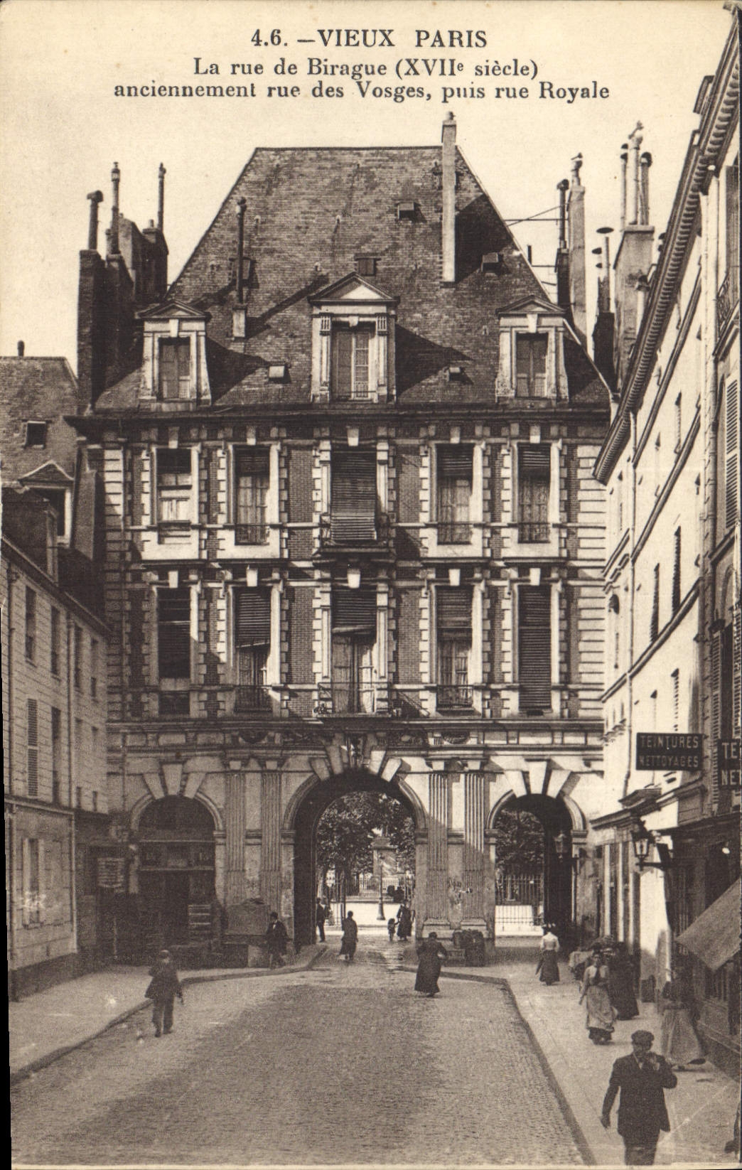 CPA Vieux Paris La rue de Birague anciennement rue des Vosges puis rue Royale 