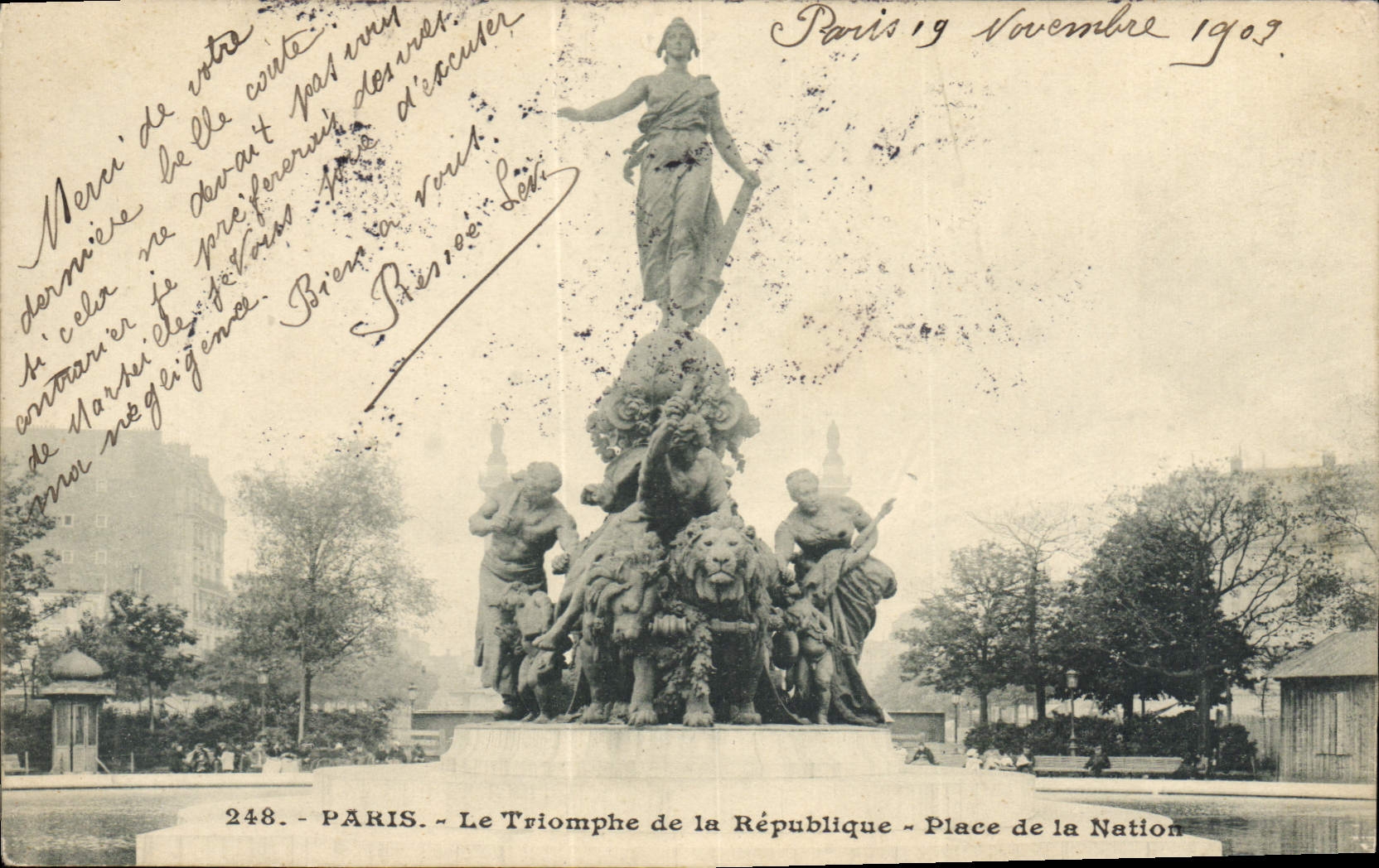 CPA Paris Le Triomphe de la Republique Place de la Nation 