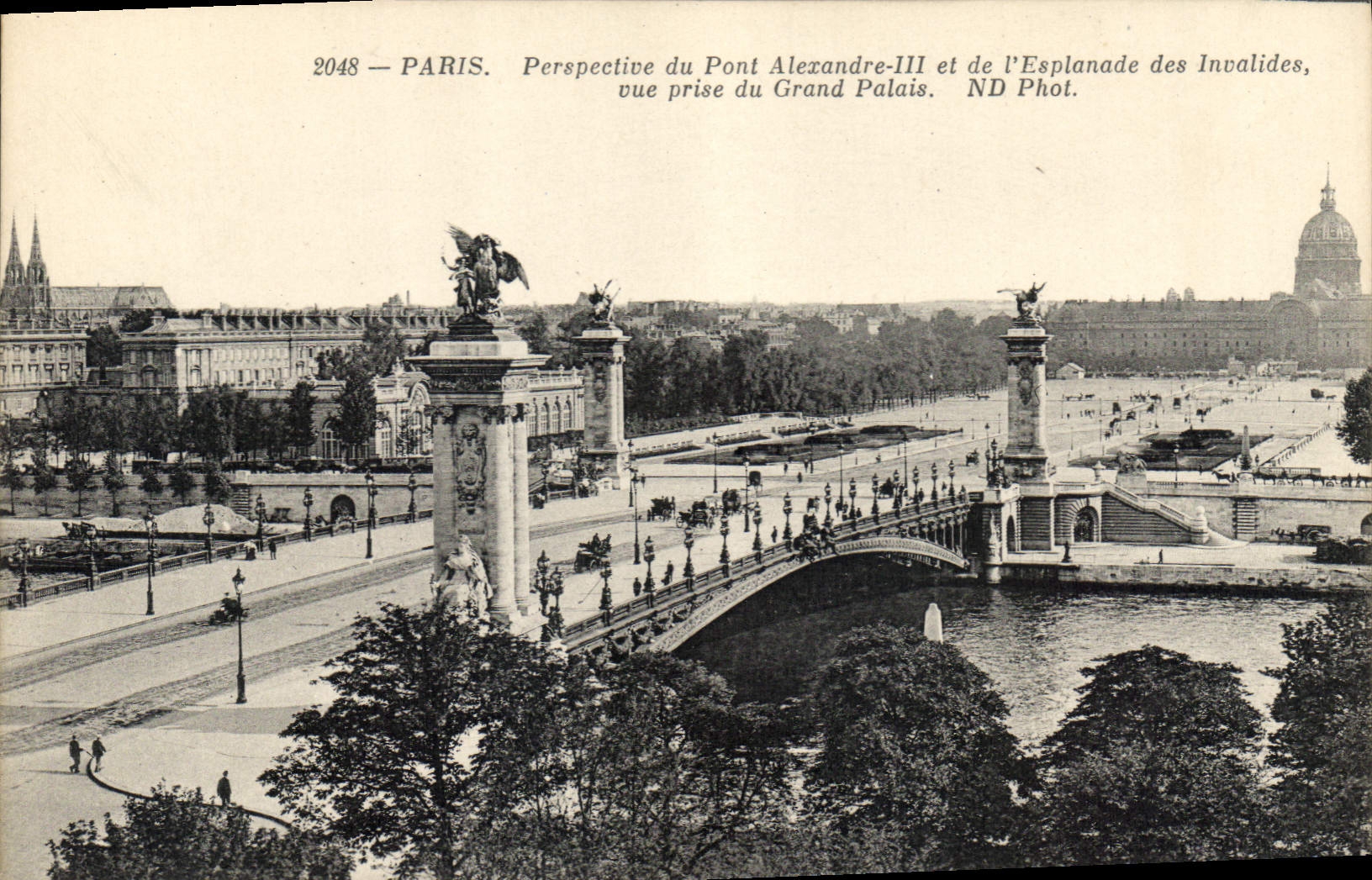 CPA Paris Perspective du Pont Alexandre III et de l'Esplanade des Inavlides vue prise du Grand Palai
