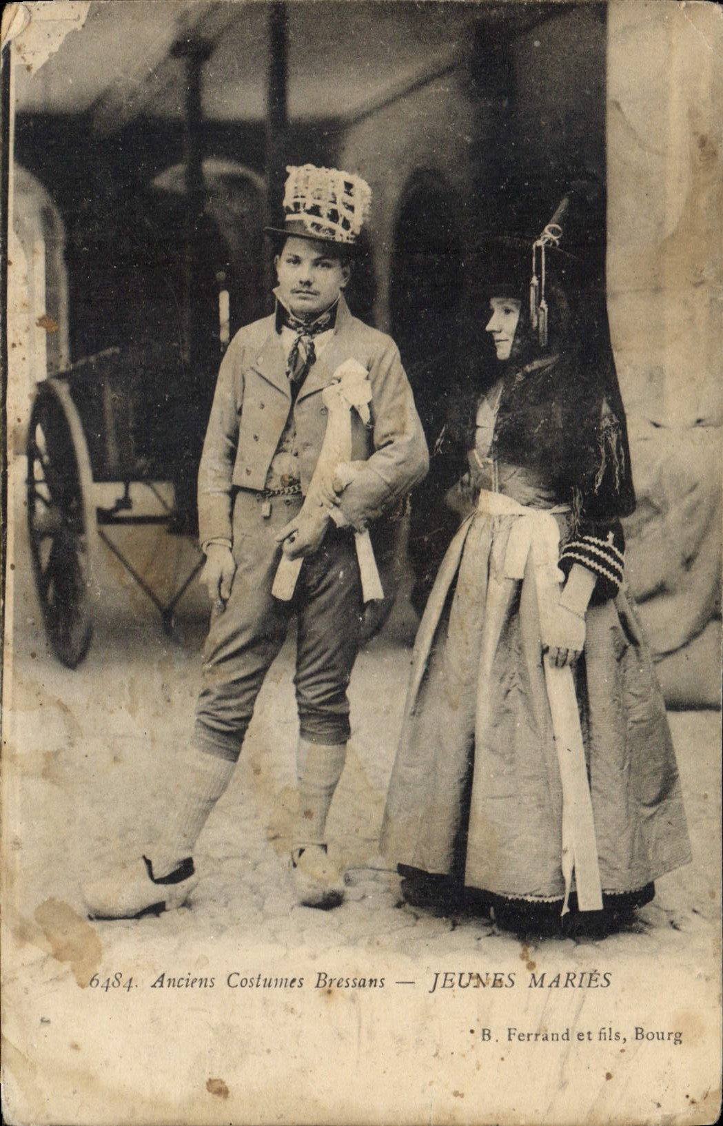 CPA Anciens Costumes Bressant Jeunes Maries 