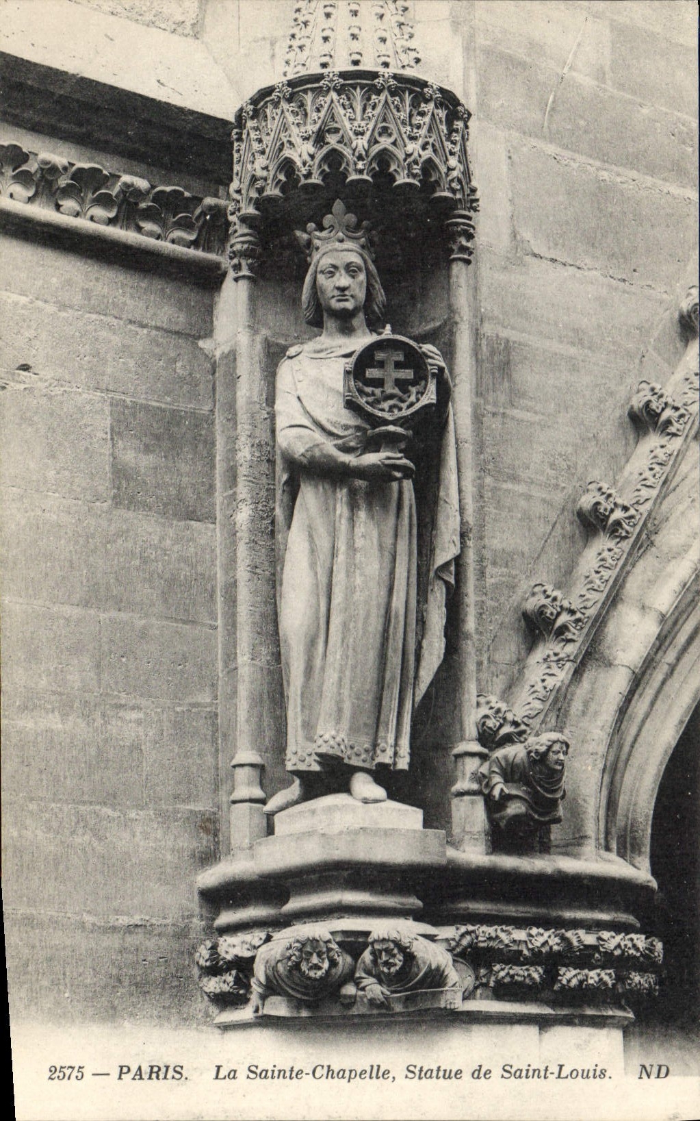 CPA Paris La Sainte Chapelle Statue de Saint Louis 