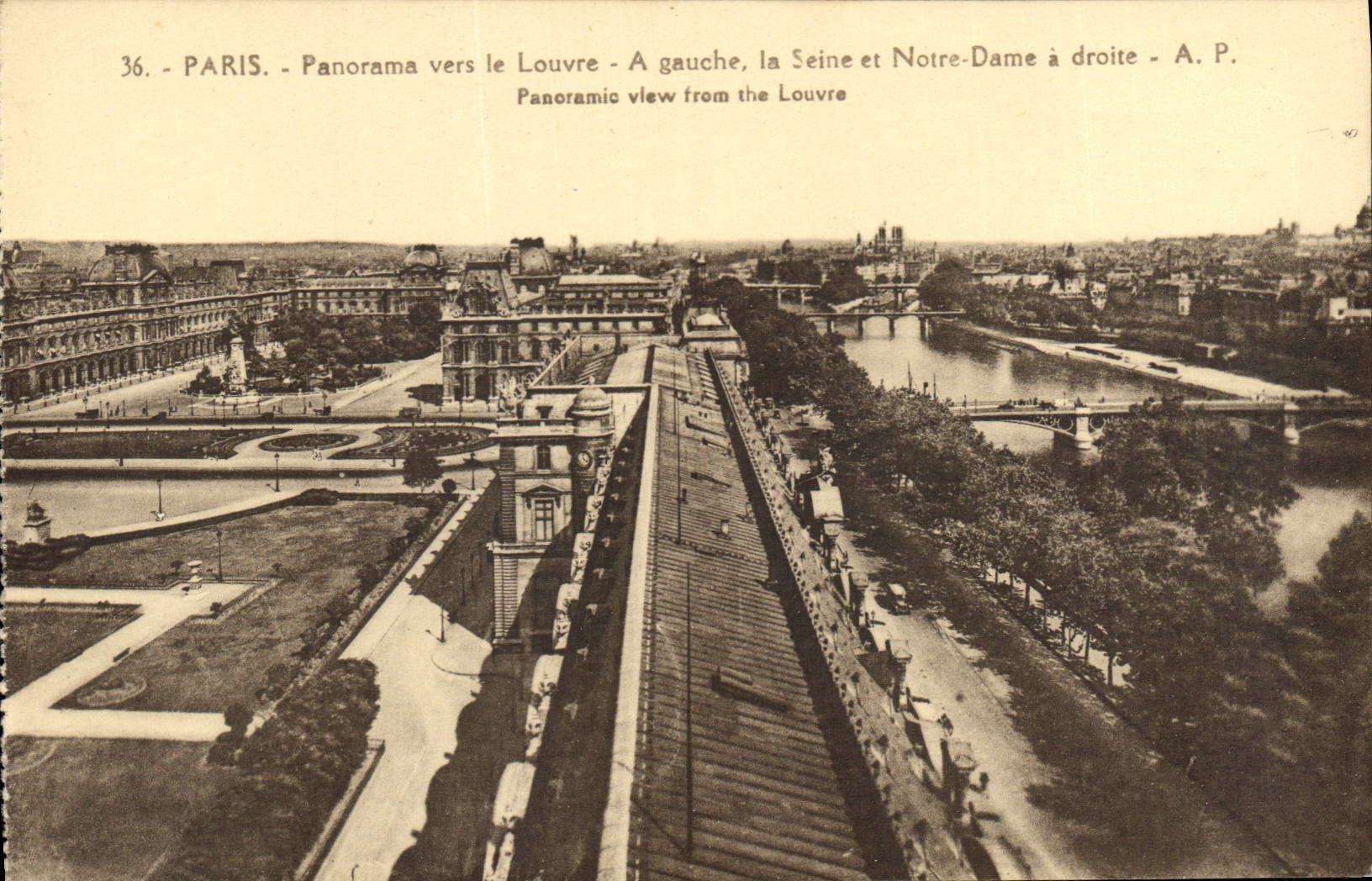 CPA Paris Panorama vers le Louvre A gauche la Seine et Notre Dame a droite