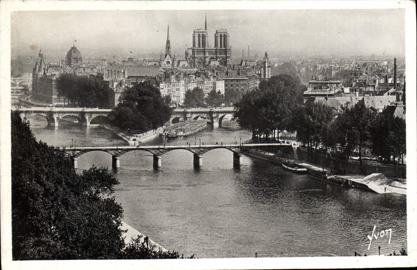 CPA Paris en Flanant La Crie Notre Dame et les Ponts 