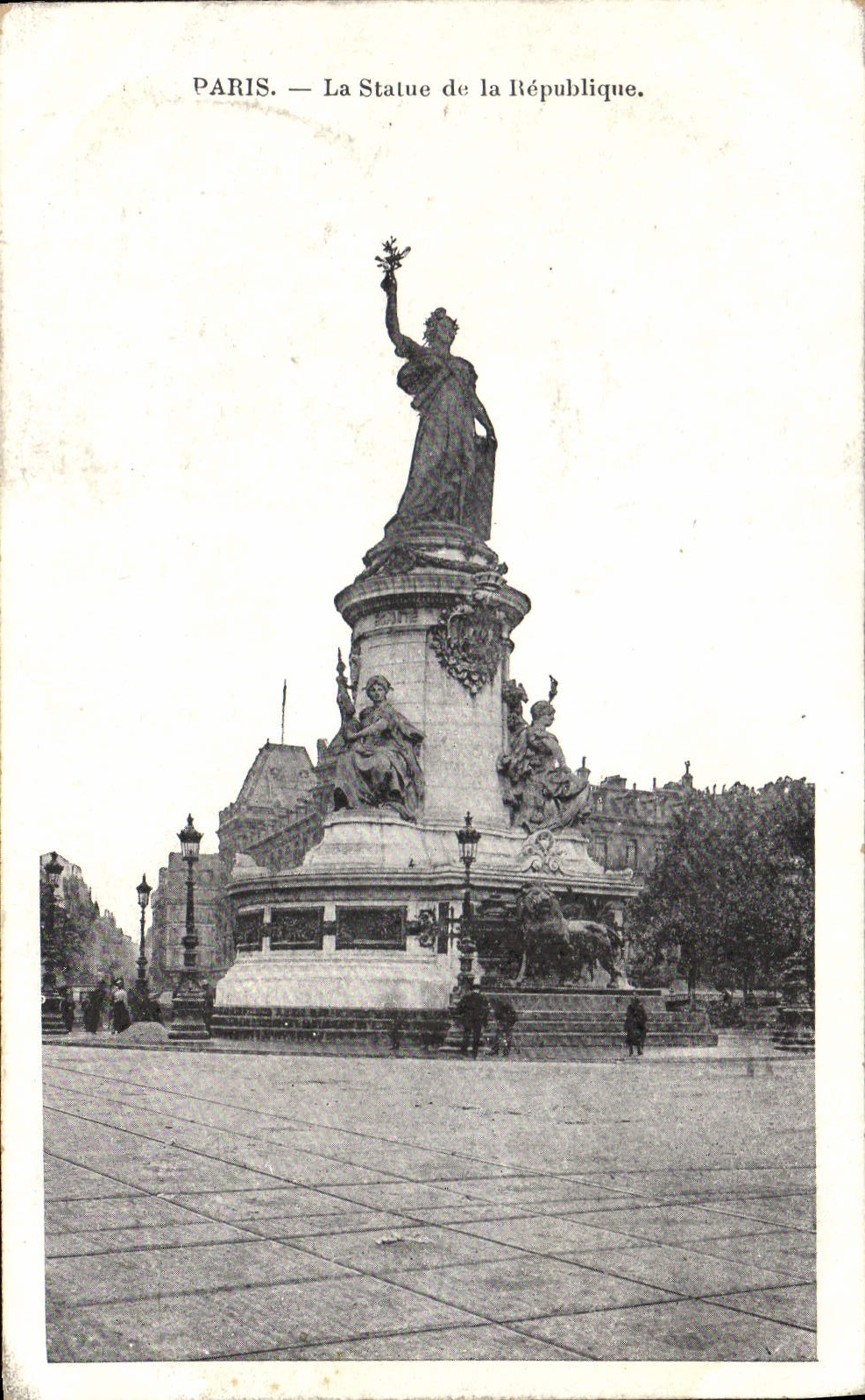 CPA Paris La Statue de la Republique 