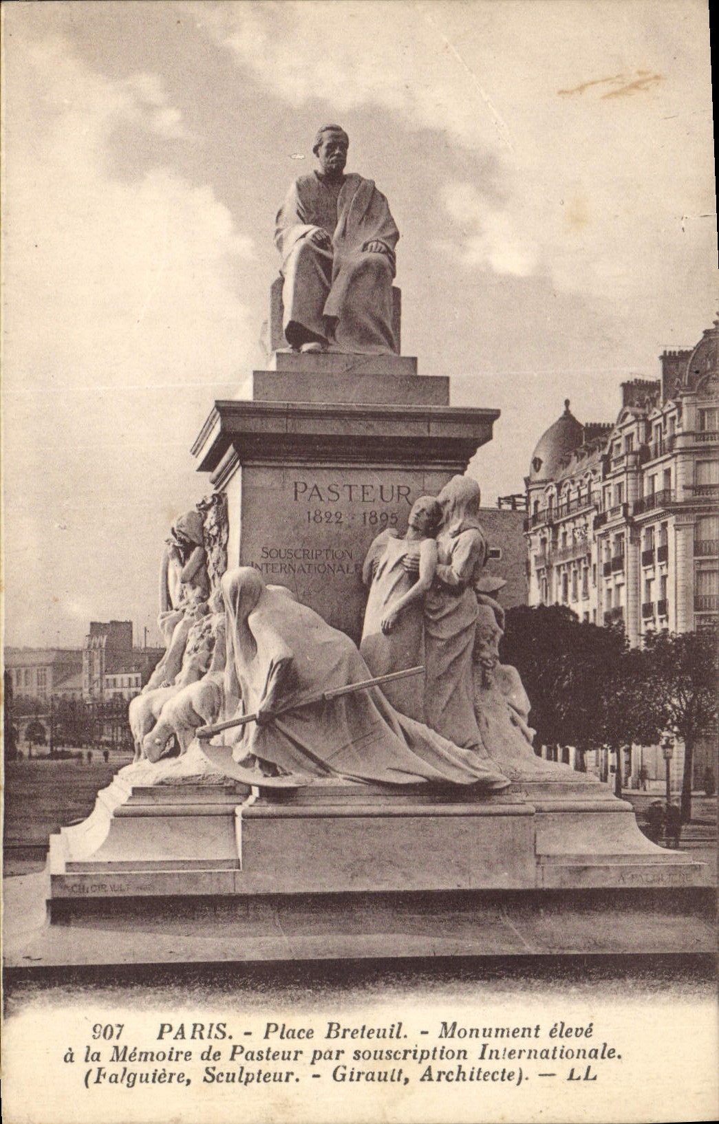 CPA Paris Place Breteuil Monument eleve a la Memoire de Pasteur par souscription Internationale