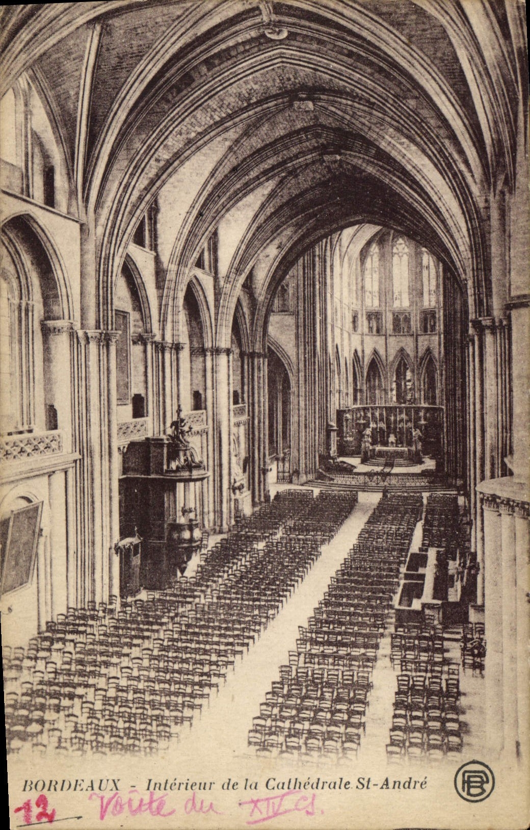 CPA Bordeaux Interieur de la Cathedrale St Andre 
