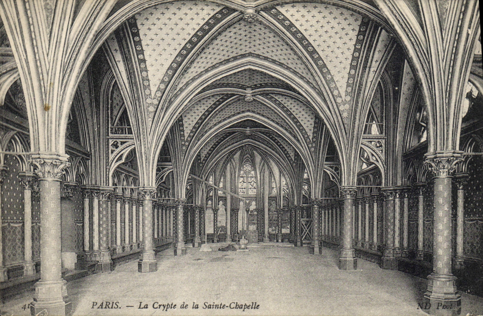 CPA Paris La Crypte de la Sainte Chapelle