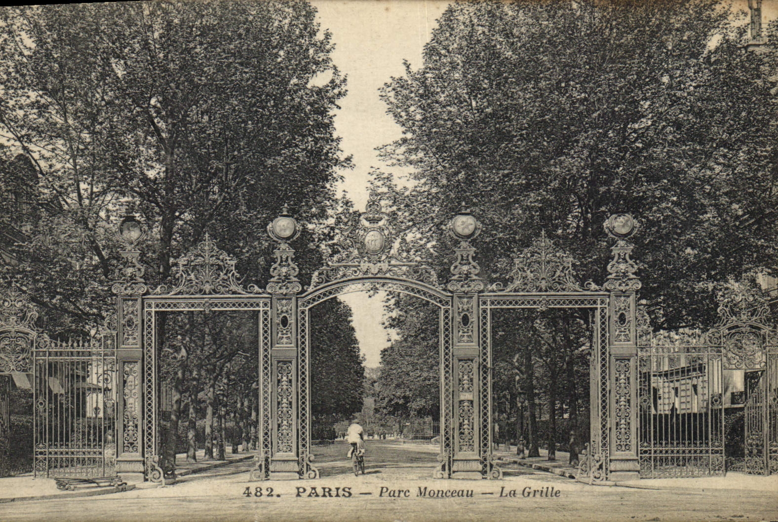 CPA Paris Parc Monceau la Grille 