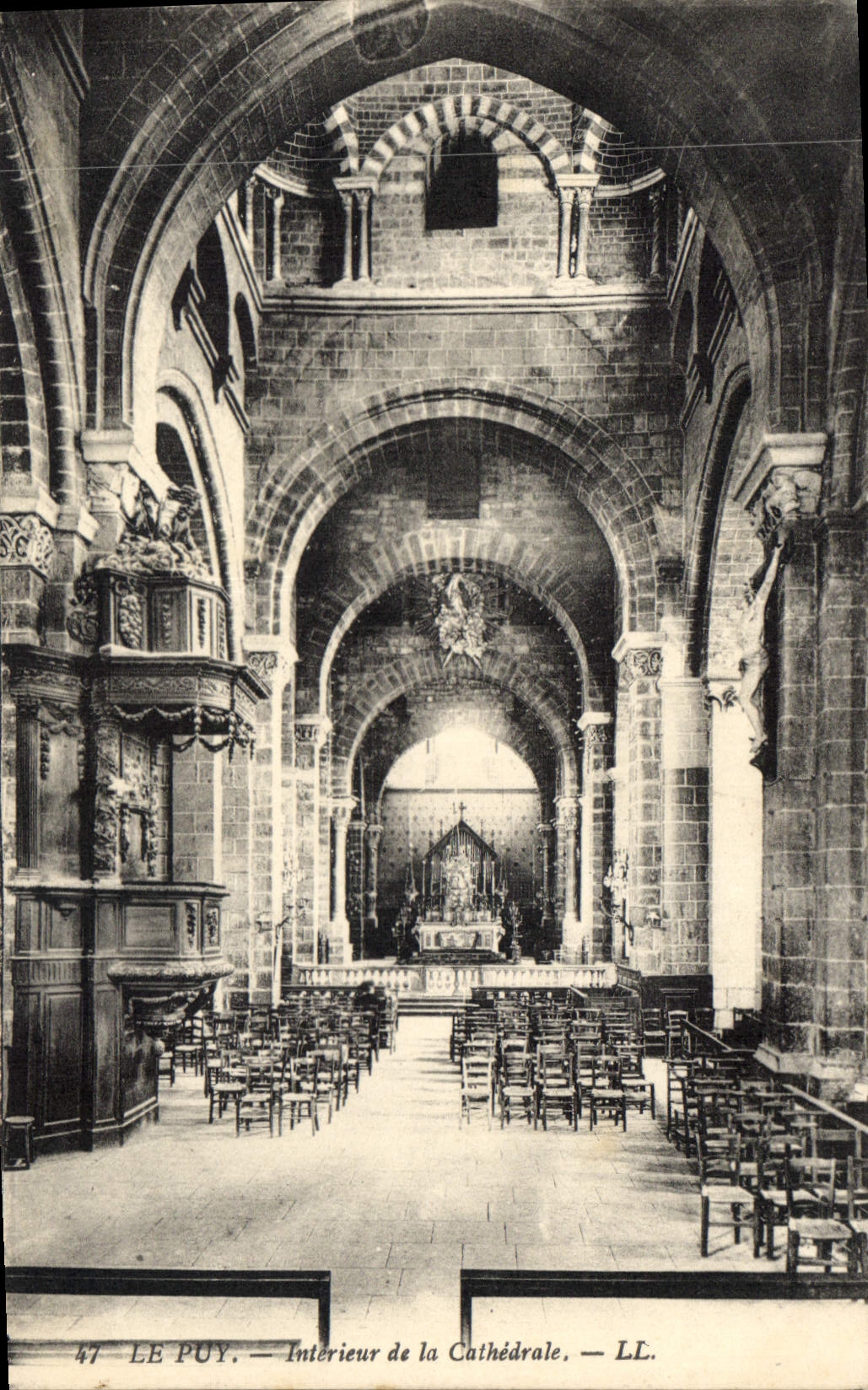 CPA Le Puy Interieur de la Cathedrale