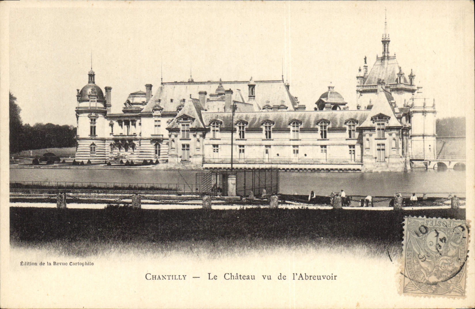 CPA Chantilly Le Chateau vu de l'Abreuvoir 