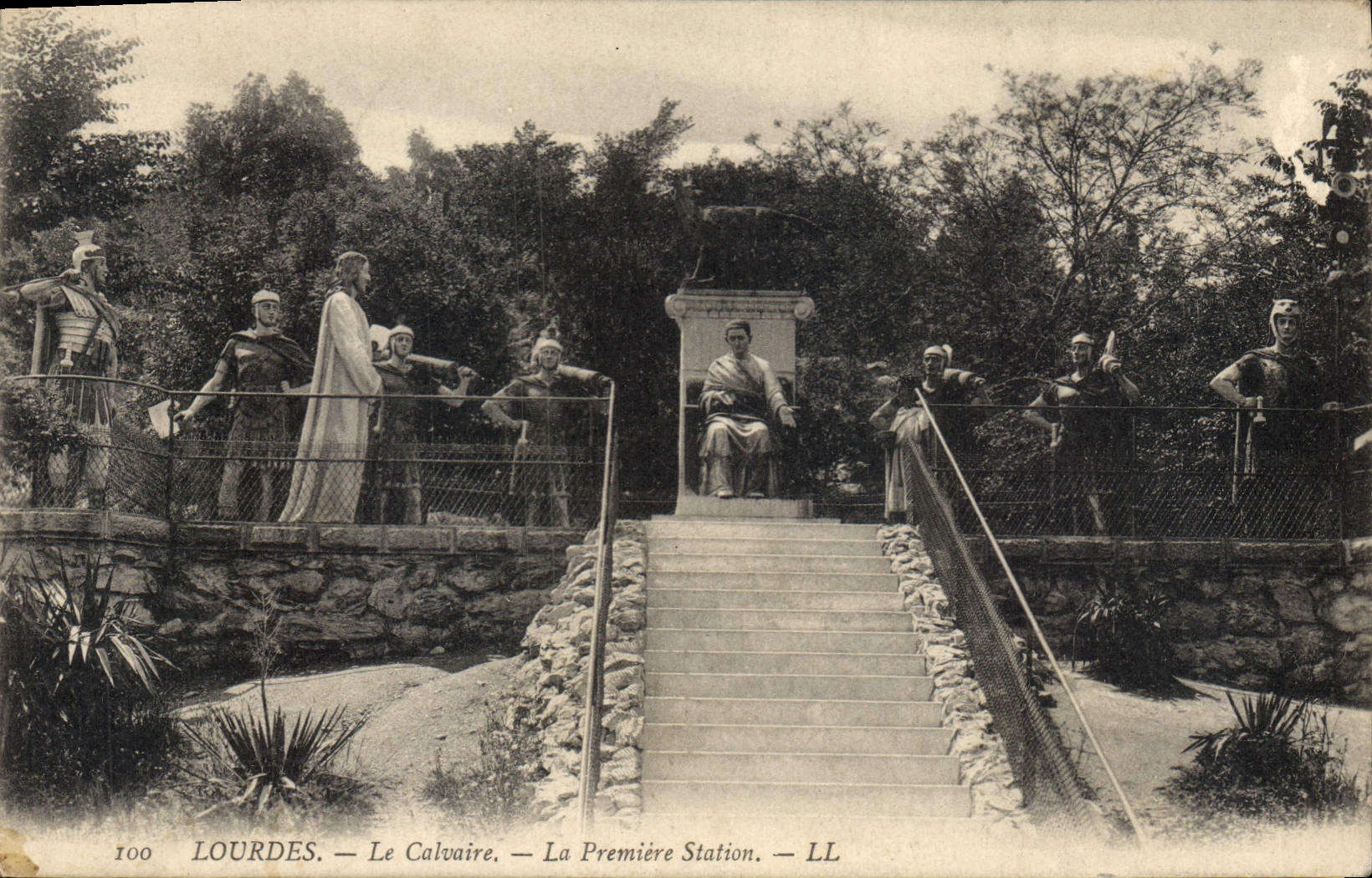 CPA Lourdes Le Calvaire La Premiere Station 