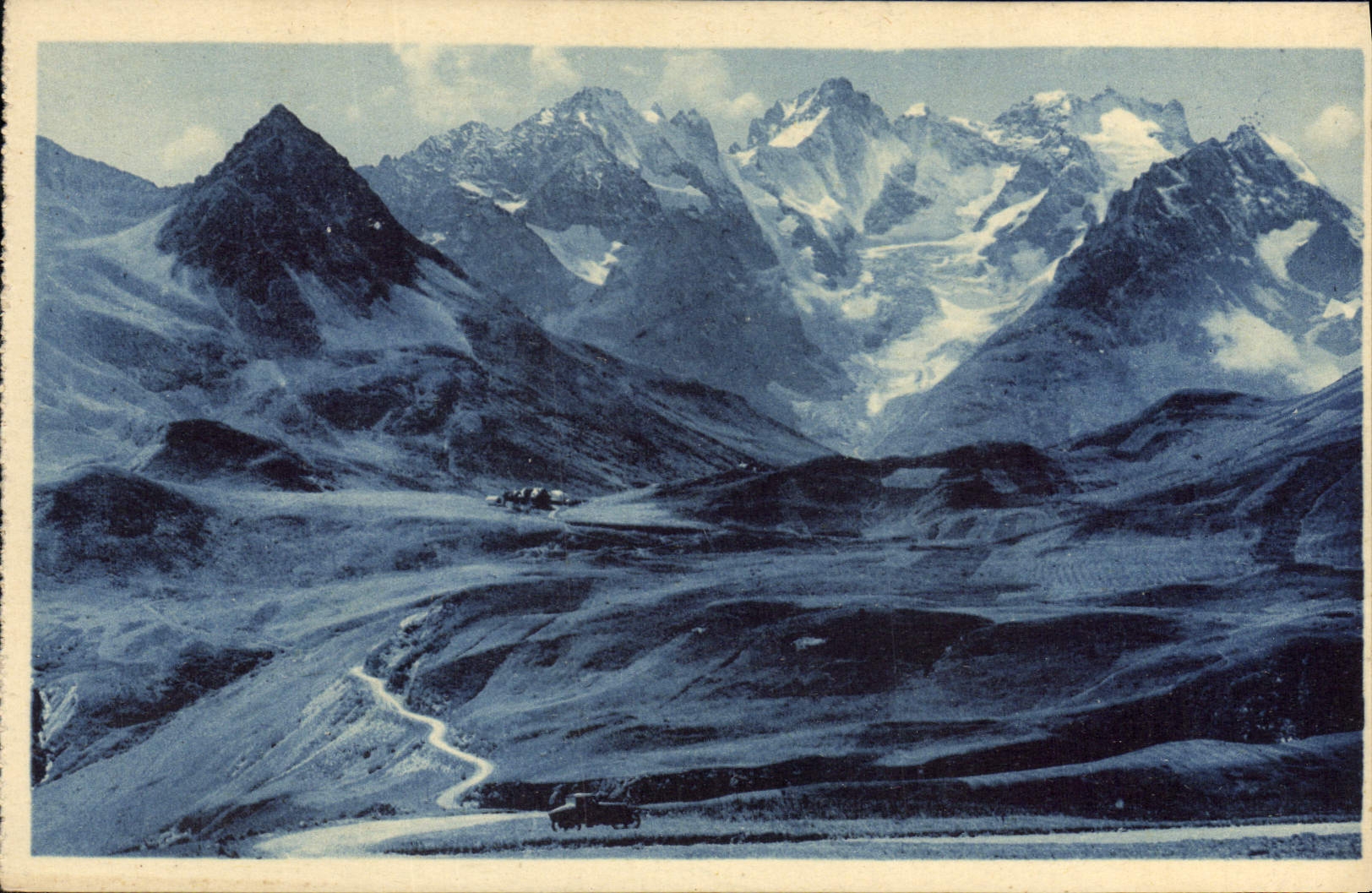 CPA Dauphine Col du Lautaret La Route de Briancon a la Meije