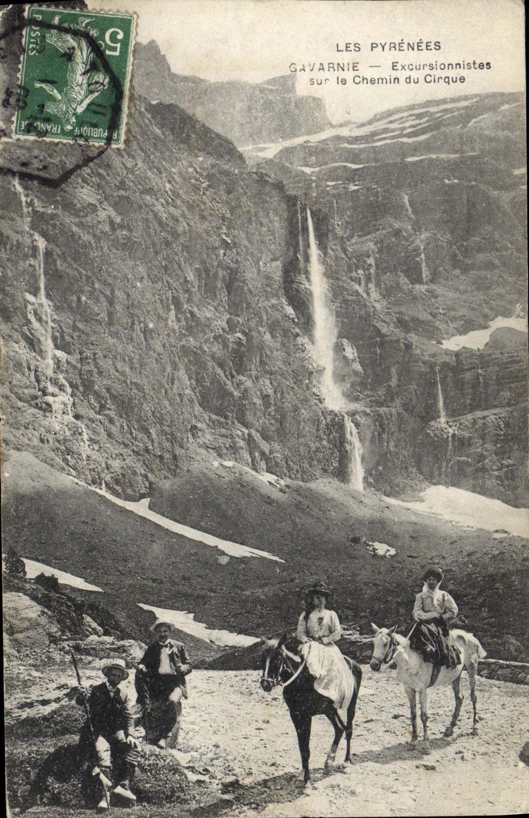 CPA Les Pyrenees Gavarnie Excursionnistes sur le Chemin du Cirque 