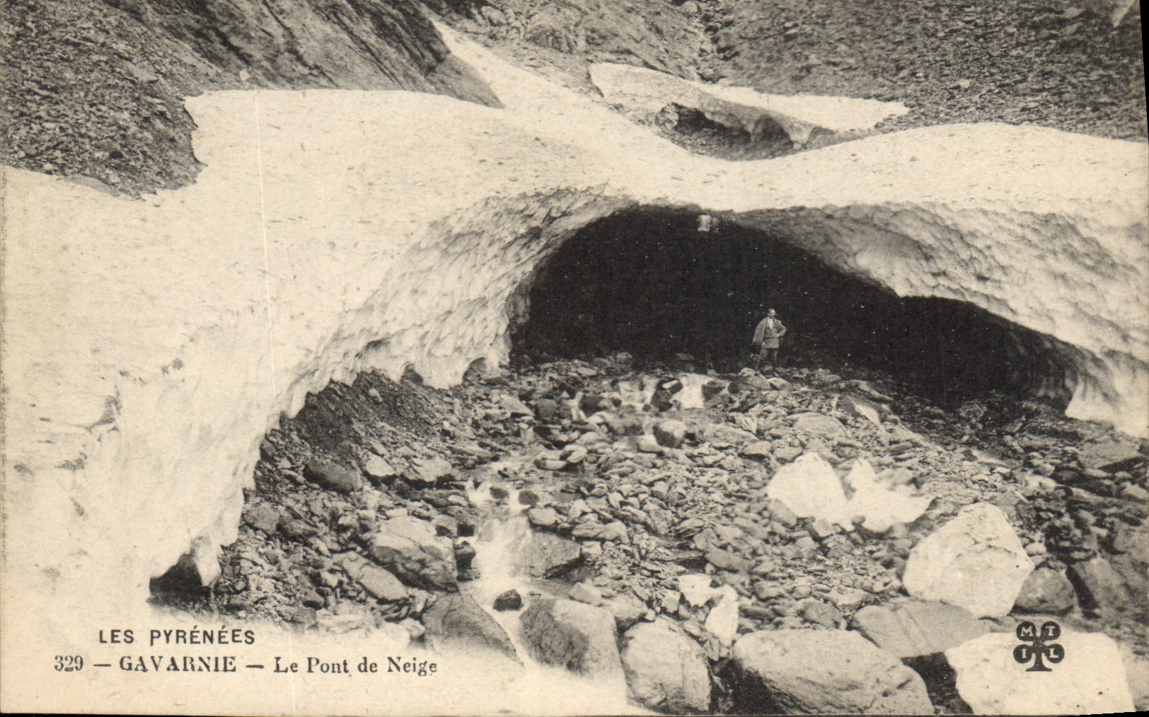 CPA Les Pyrenees Gavarnie Le Pont de Neige 
