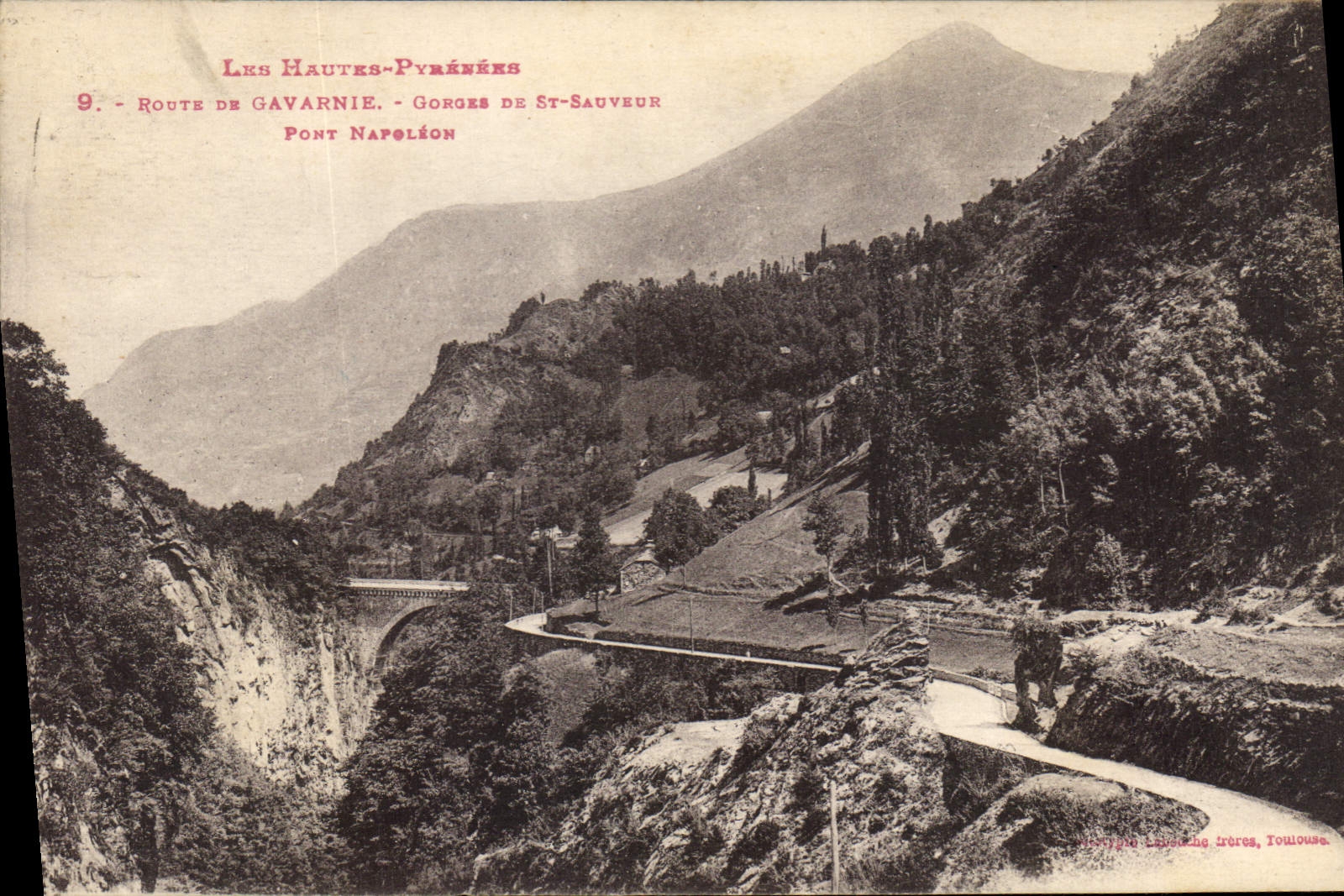 CPA Les Pyrenees Port de Gavarnie Gorone de St Sauveux Pont Napoleon 