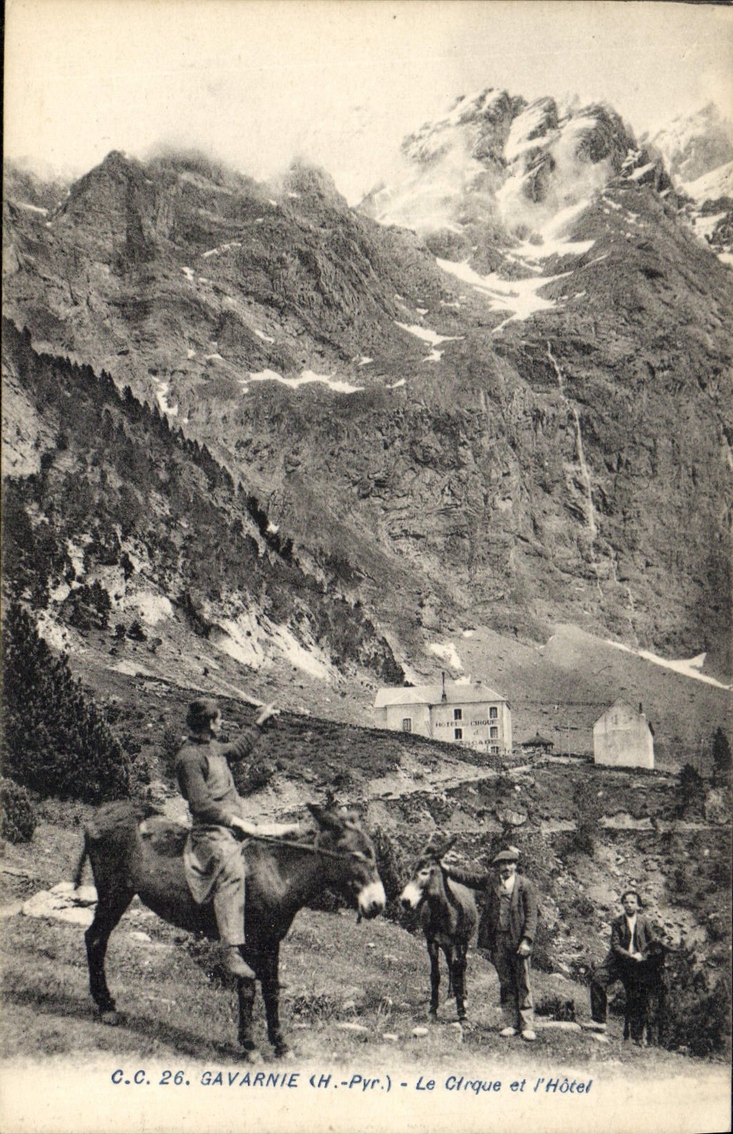 CPA Gavarnie H Pyr Le Cirque et l'Hotel Ane Mule