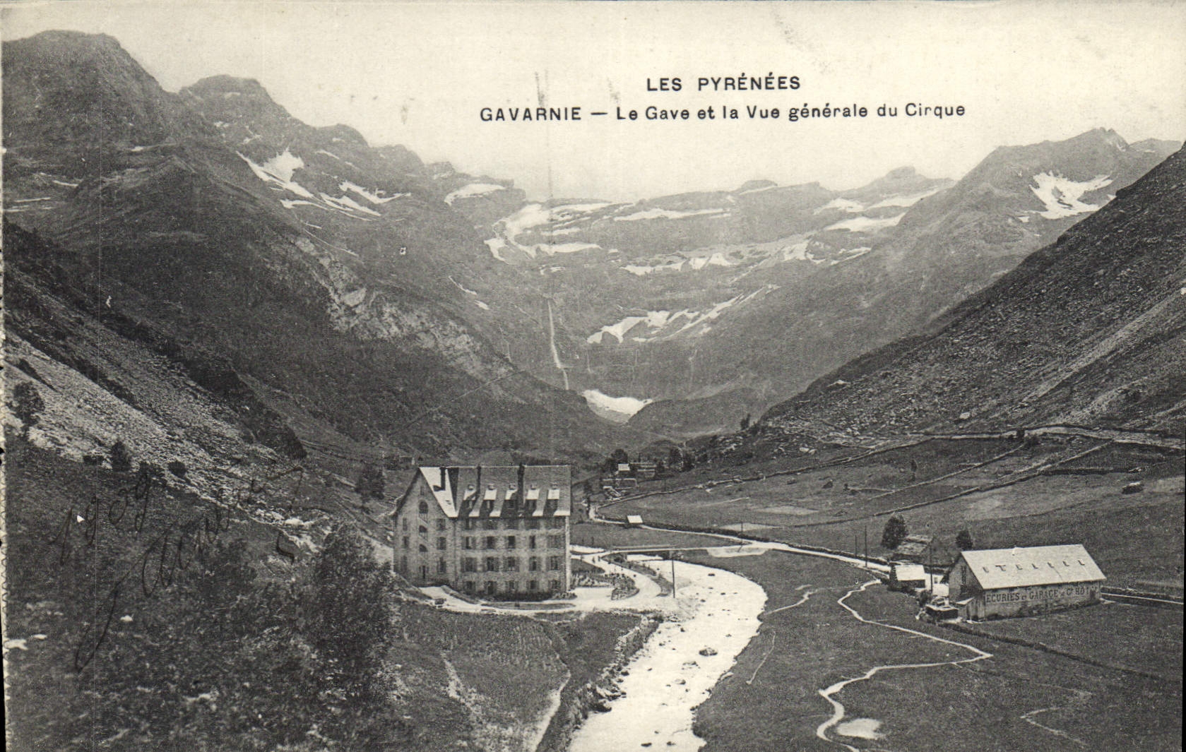 CPA Les Pyrenees Gavarnie Le Gave et la Vue generale du Cirque 
