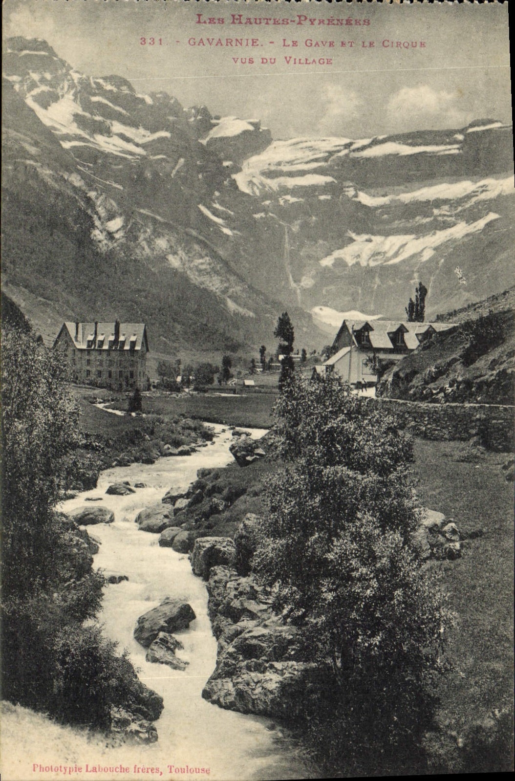 CPA Les Hautes Pyrennes Gavarnie Le Gave Le Cirque vue du Village 