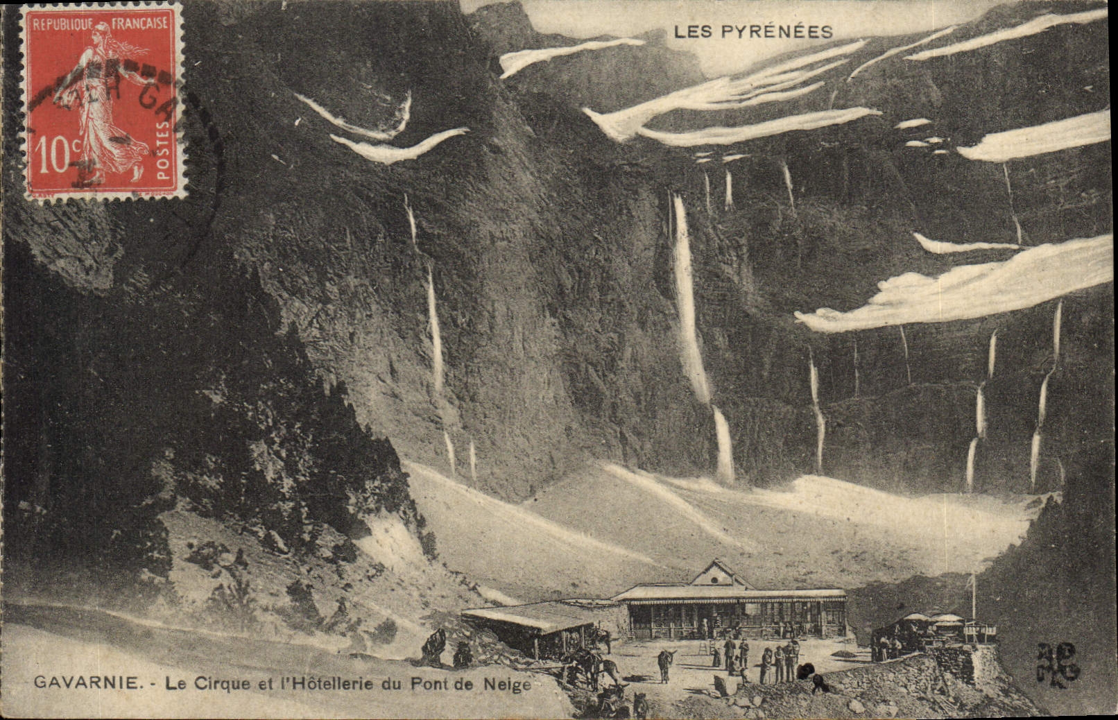 CPA Les Pyrenees Gavarnie Le Cirque et l'Hotellerie du Font de Neige 