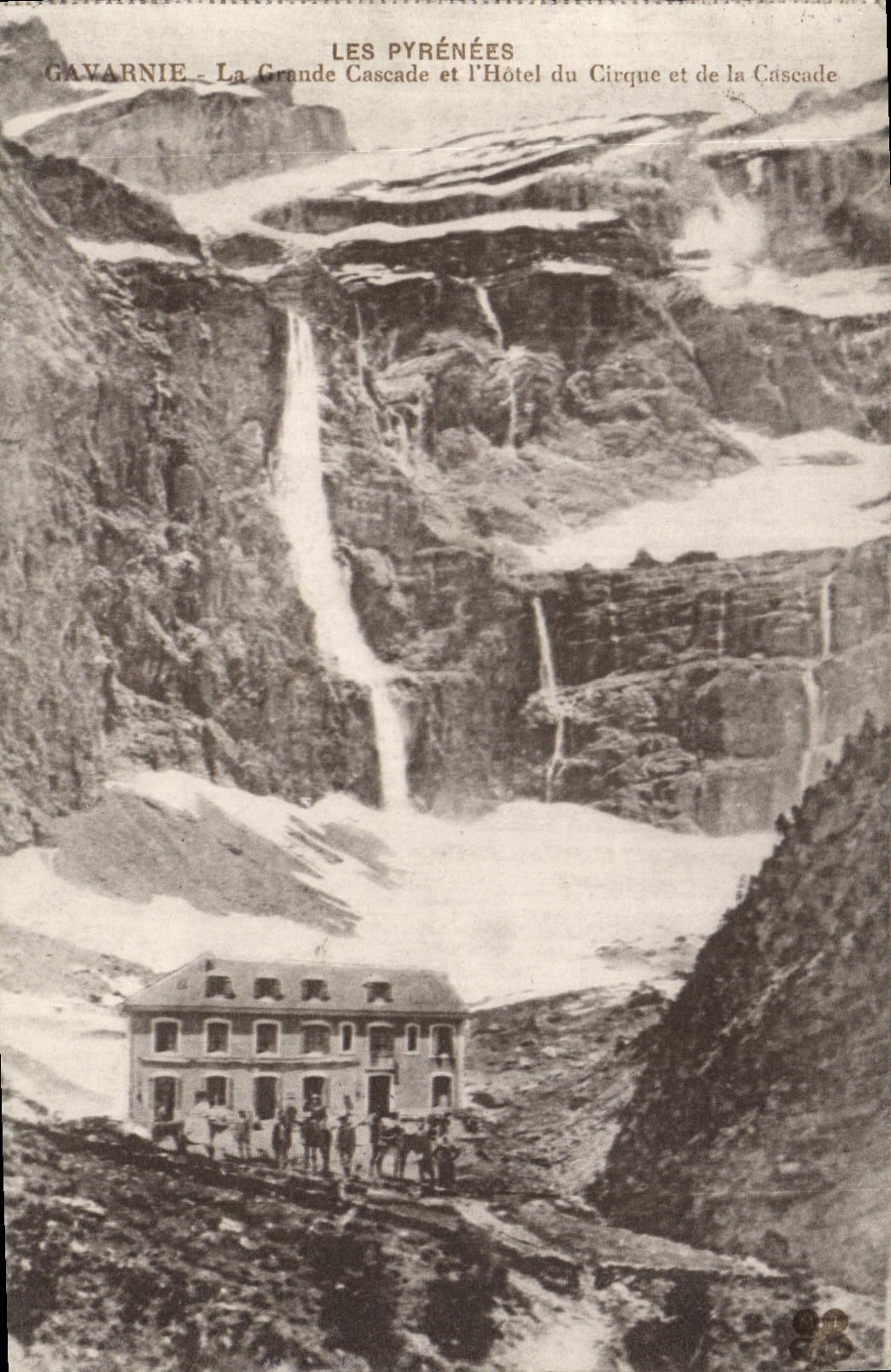 CPA Les Pyrenees Gavarnie La Grande Cascade et l'Hotel du Cirque et de la Cascade 