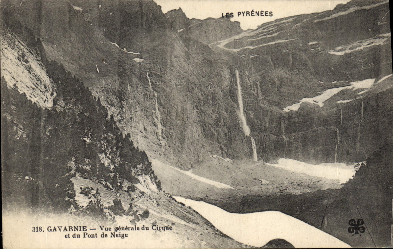 CPA Les Pyrenees Gavarnie Vue generale du Cirque et du Pont de Neige 