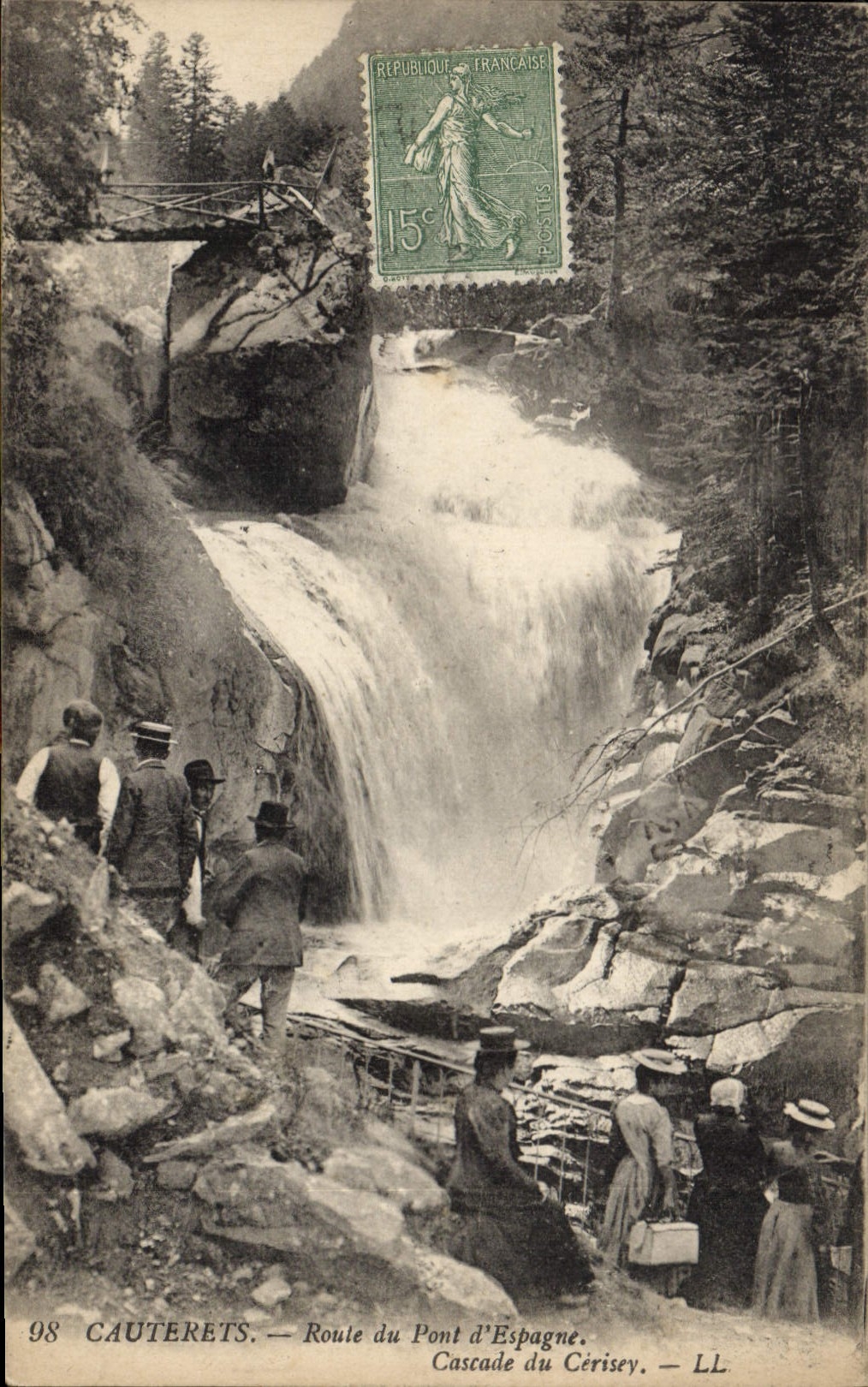 CPA Cauterets Route du Pont d'Espagne Cascade du Cerisey 