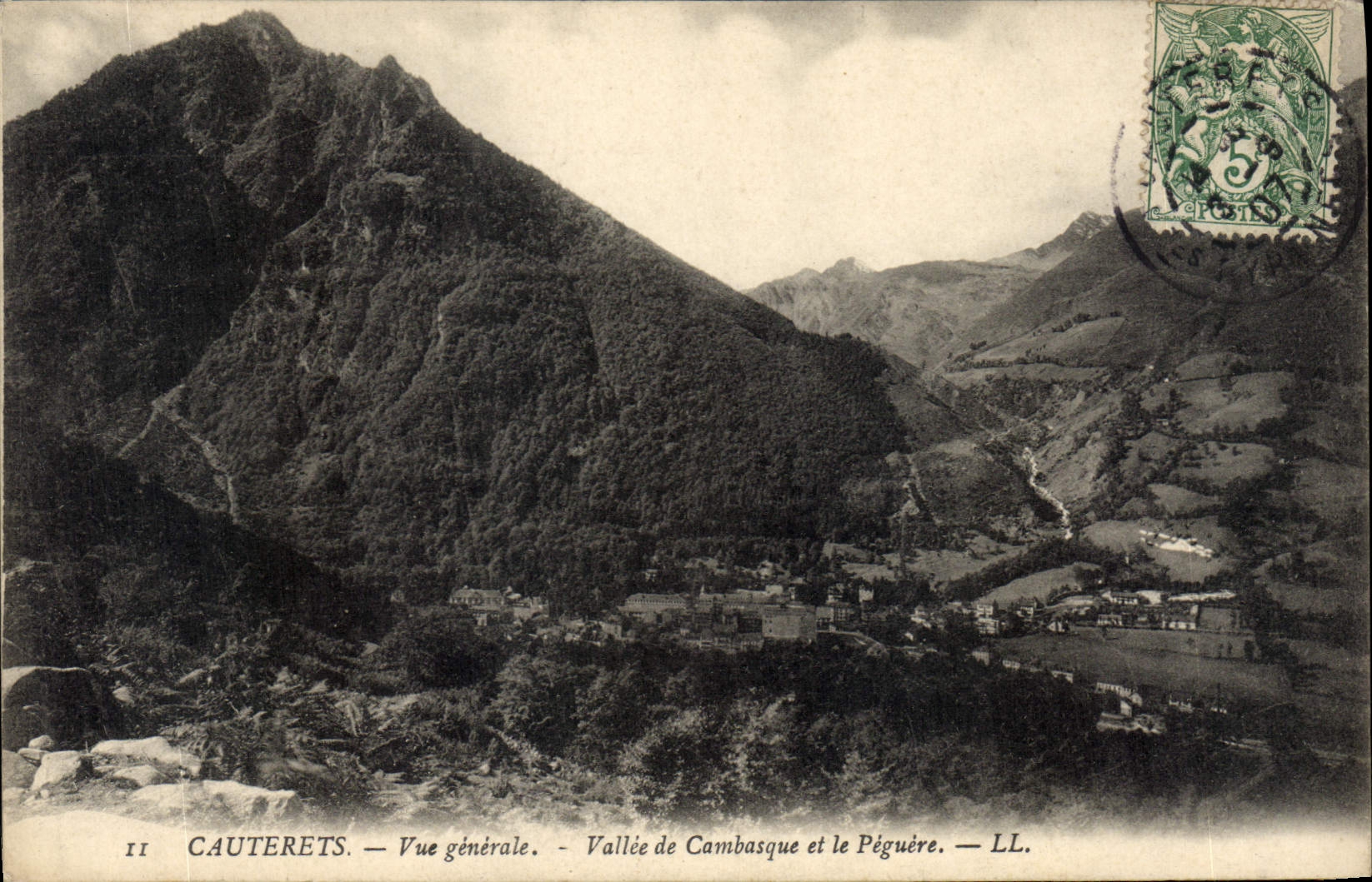 CPA Cauterets Vue generale Vallee de Cambasque et le Peguere 
