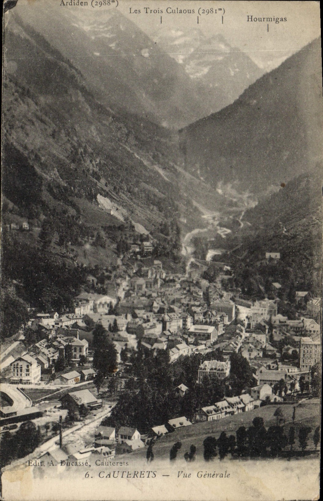 CPA Cauterets Vue generale 