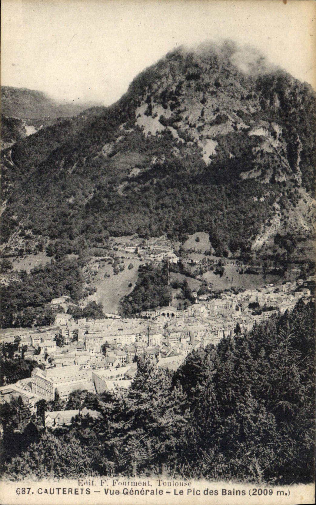 CPA Cauterets Vue Generale Le Pic des Bains 