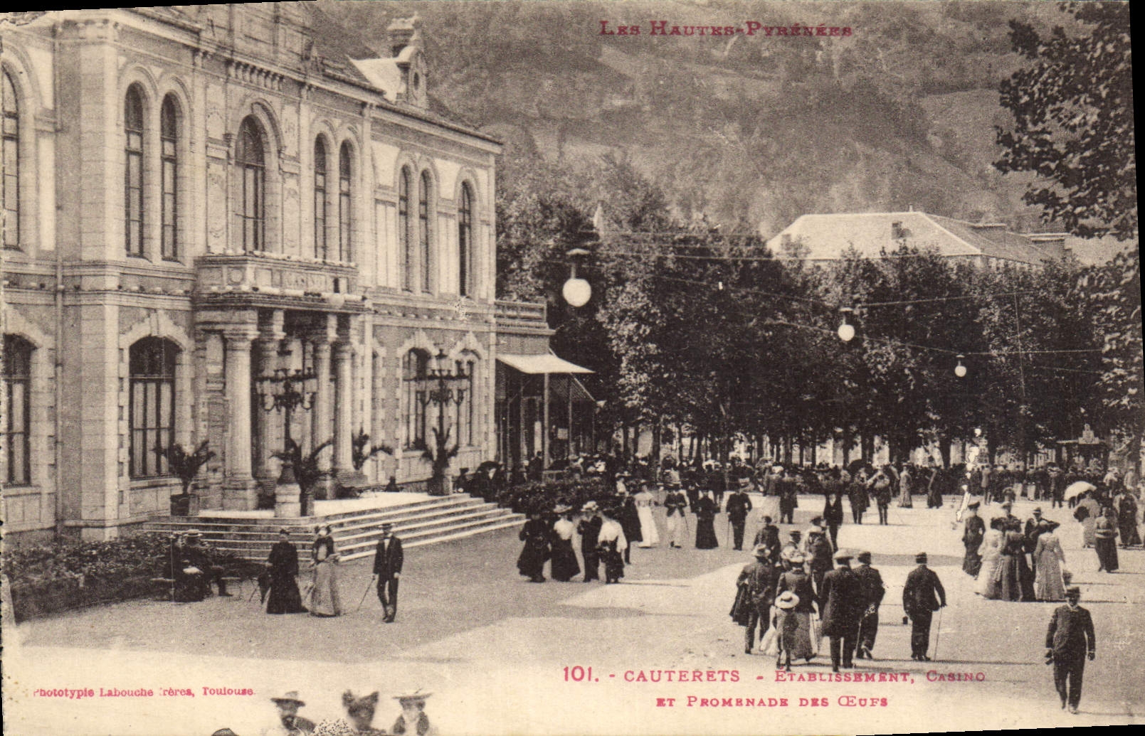 CPA Les Hautes Pyrenees Cauterets Etablissement Casino et Promenade des Ceufs