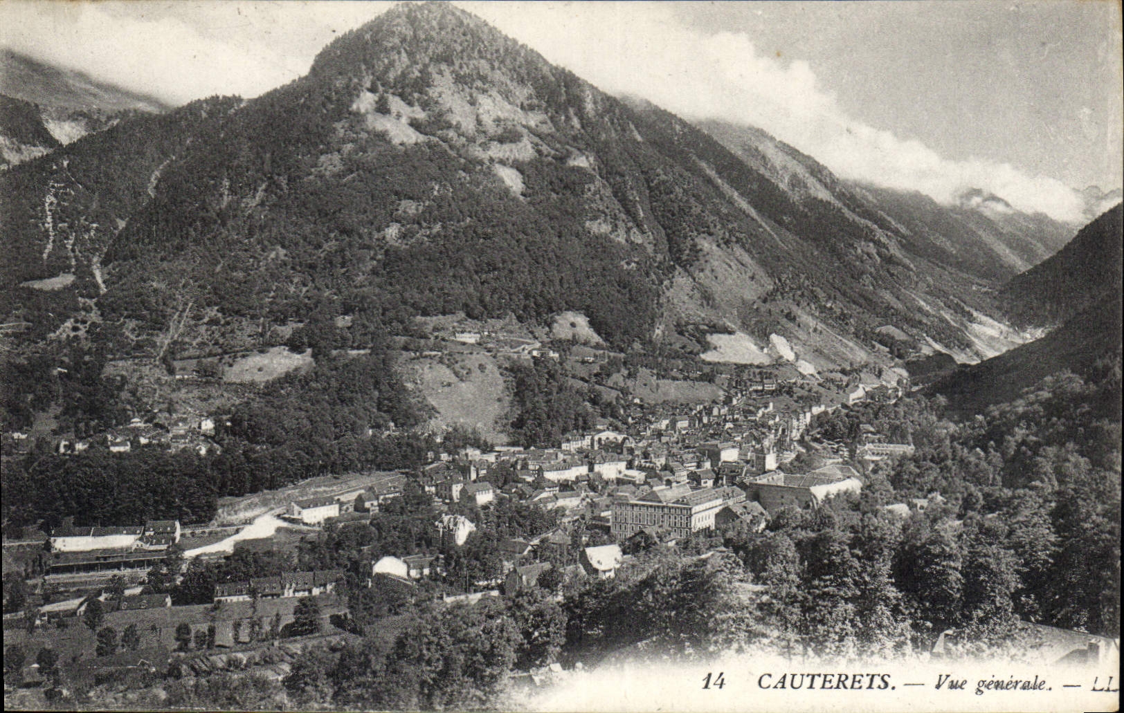 CPA Cauterets Vue generale 