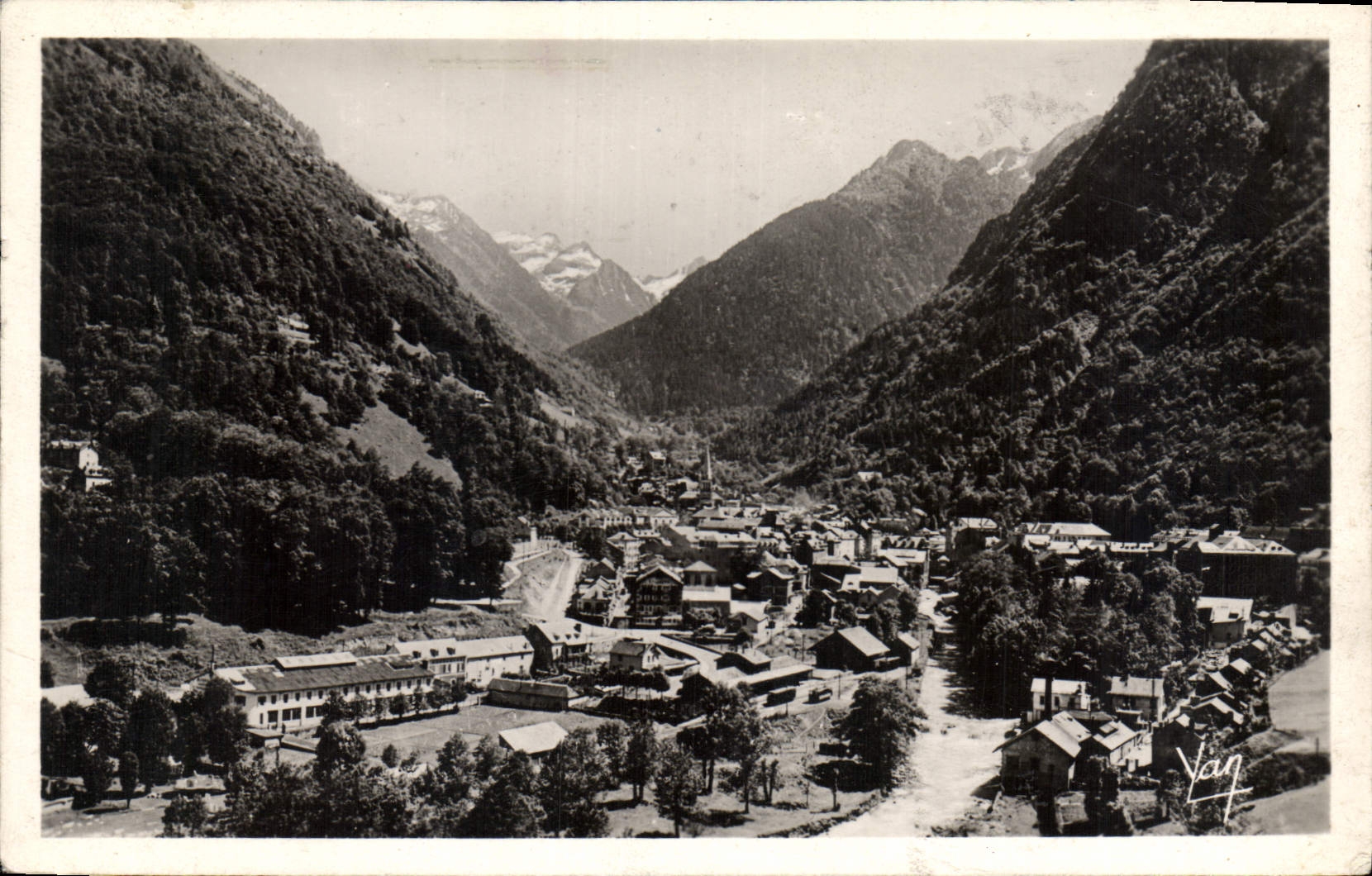 CPA Les Hautes Pyrenees Cauterets Vue generale prise du Mamelon Vert 