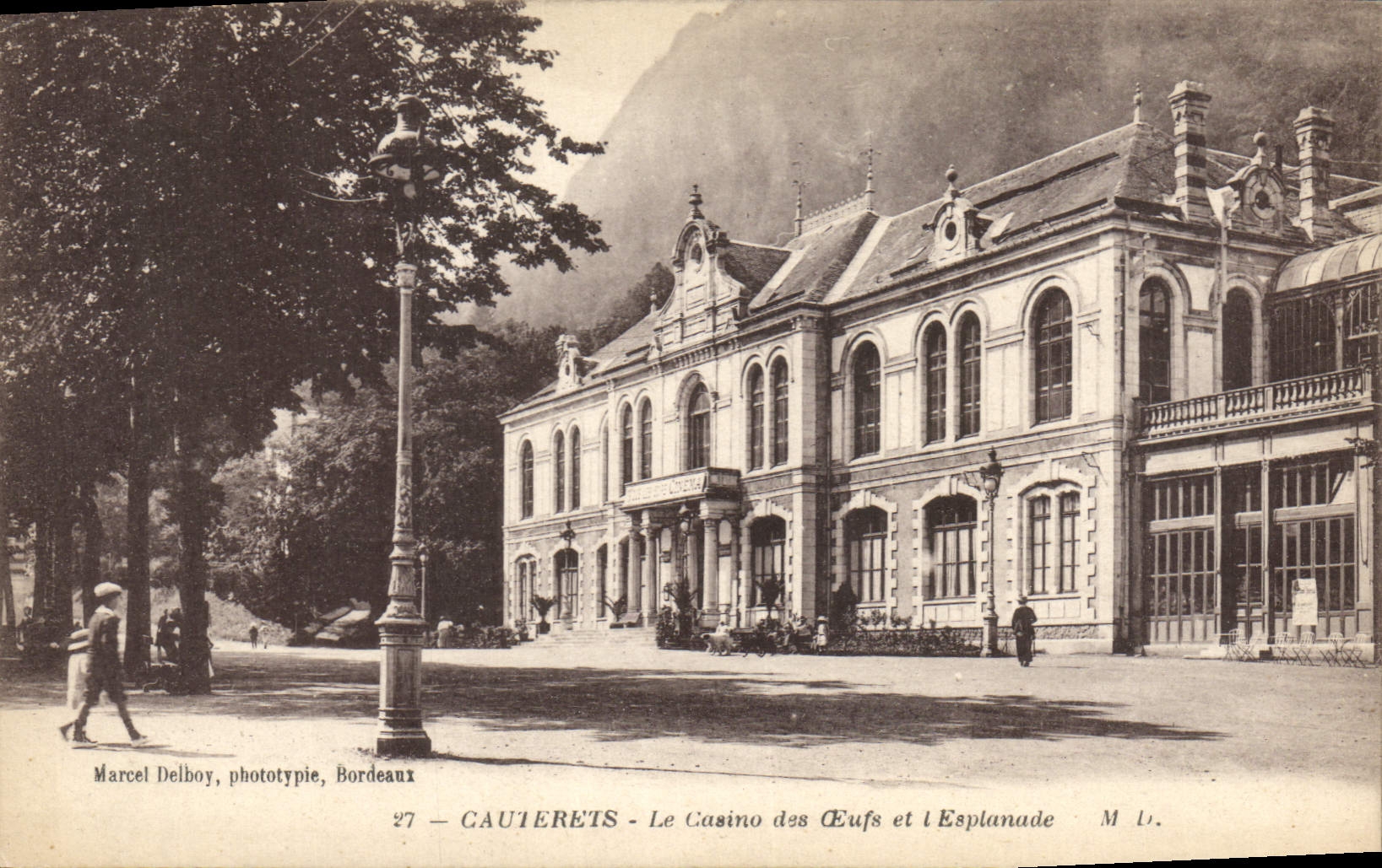 CPA Cauterets Le Casino des Ceufs et l'Esplanade