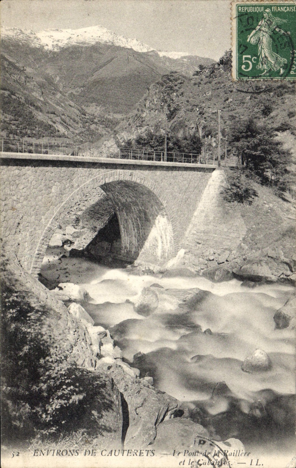 CPA Environs de Cauterets Le Pont de la Raillere et le Cabaliros 