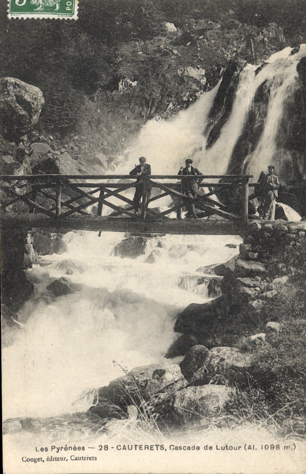 CPA Les Pyrenees Cauterets Cascade de Lutour 