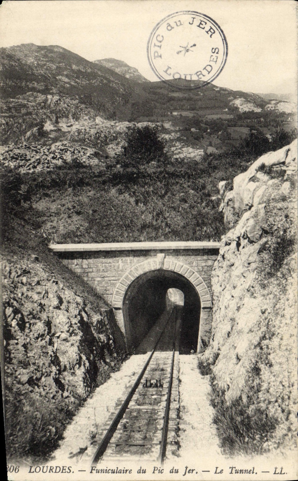 CPA Lourdes Funiculaire du Pic du Jer Le Tunnel 