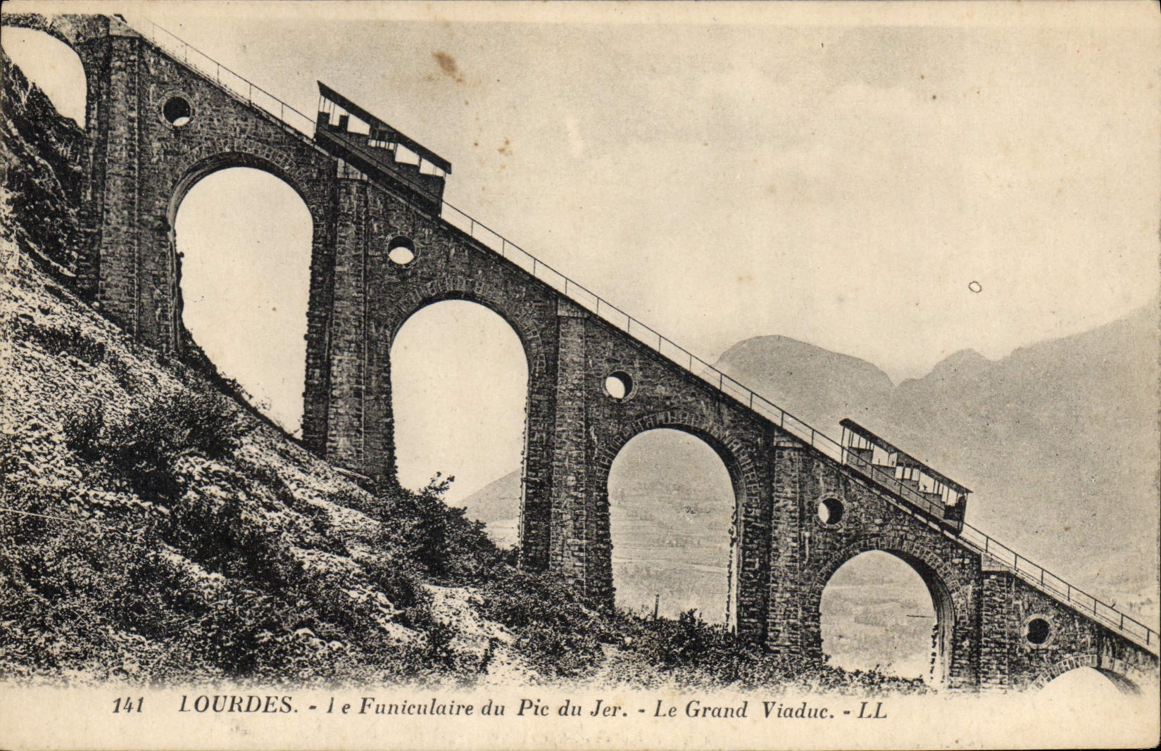 CPA Lourdes Le Funiculaire du Pic du Jer Le Grand Viaduc 