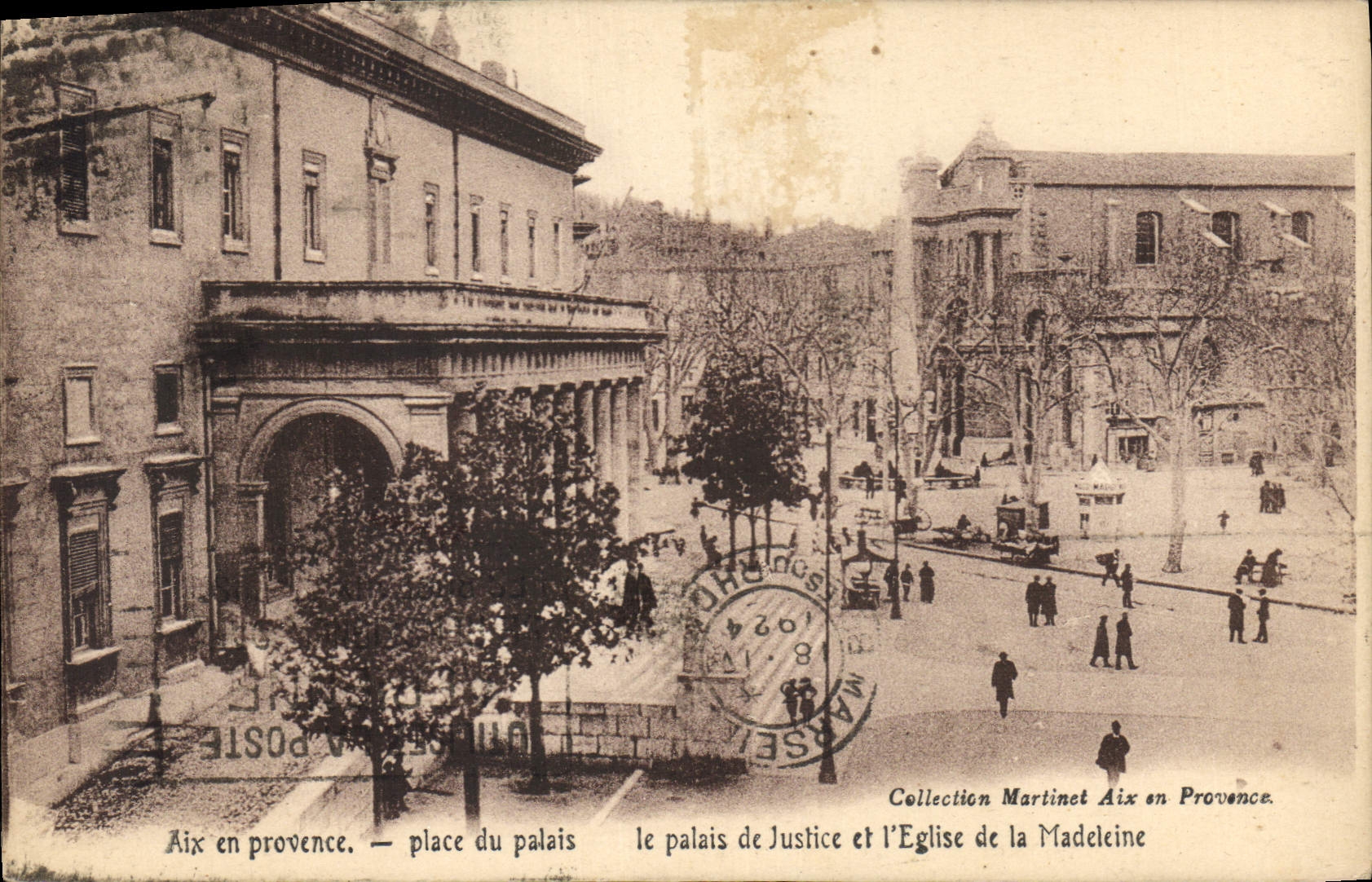 CPA Aix en Provence Place du Palais Le Palais de Justice et l'Eglise de la Madeleine 