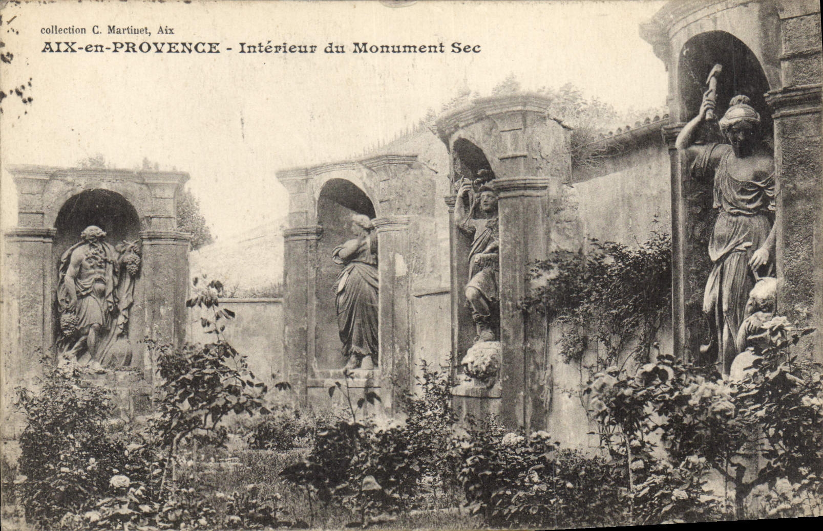 CPA Aix en Provence Interieur du Monument Sec 