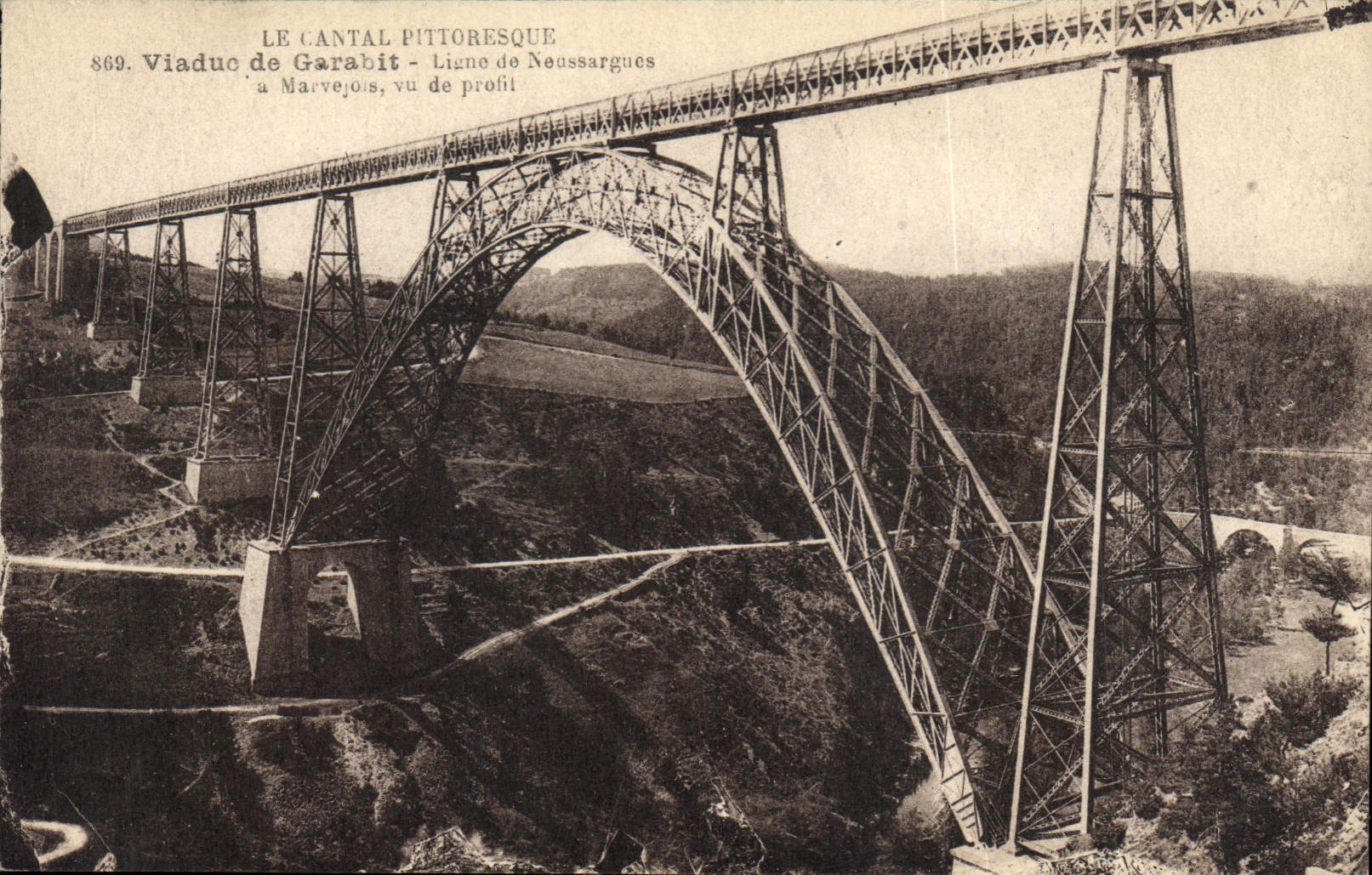 CPA Le Cantal Pittoresque Viaduc de Garabit Ligne de Neussargues