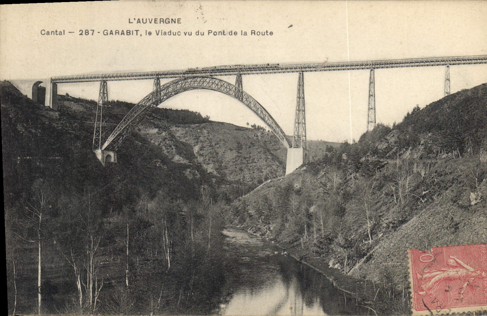 CPA L'Auvergne Cantal Garabit Le Viaduc vu du Pont de la Route 